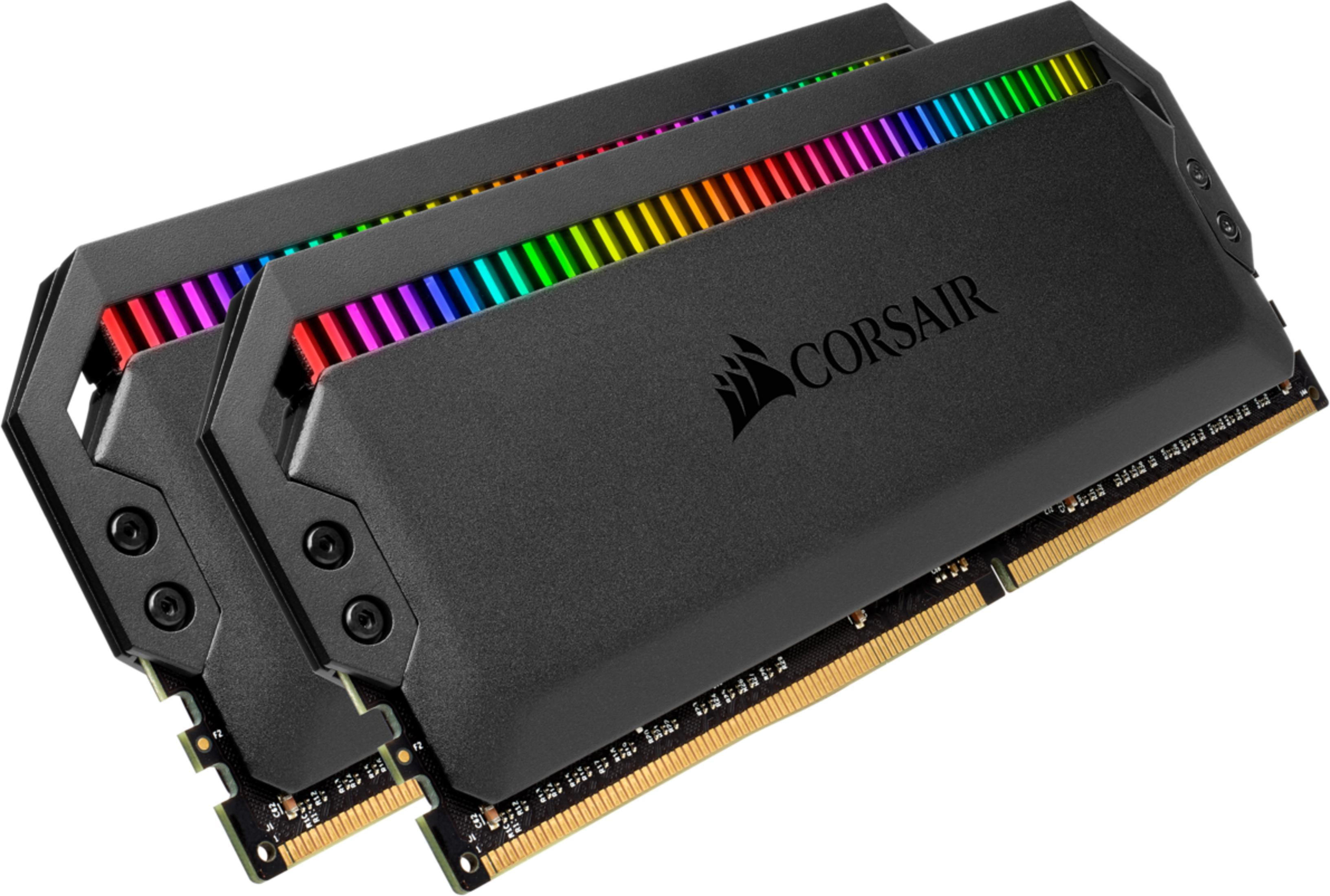 Dwa czarne moduły RAM Corsair z podświetleniem RGB obok siebie.