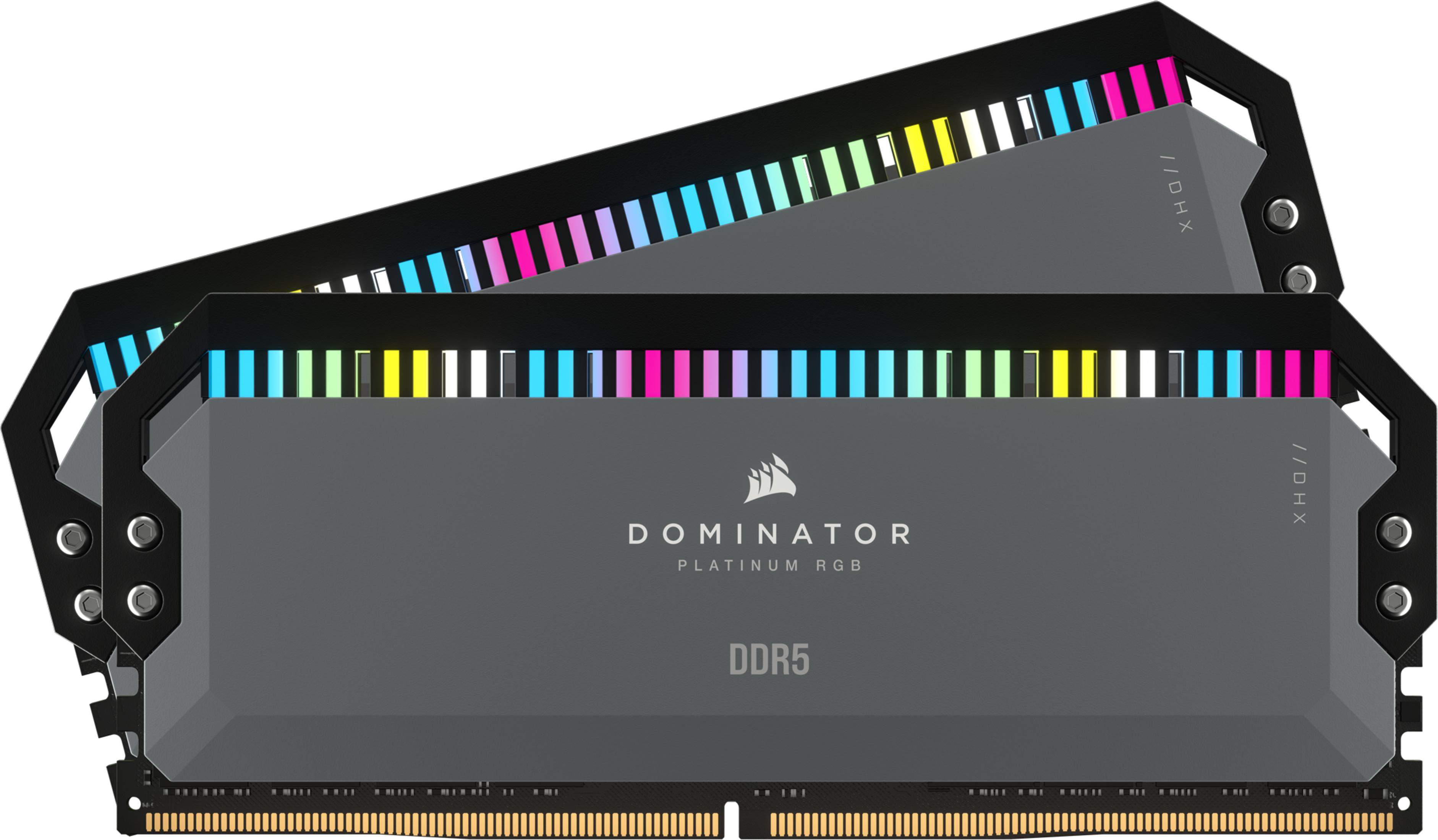 Zwei graue DDR5 RAM-Module mit RGB-Beleuchtung in Regenbogenfarben auf weißem Hintergrund.
