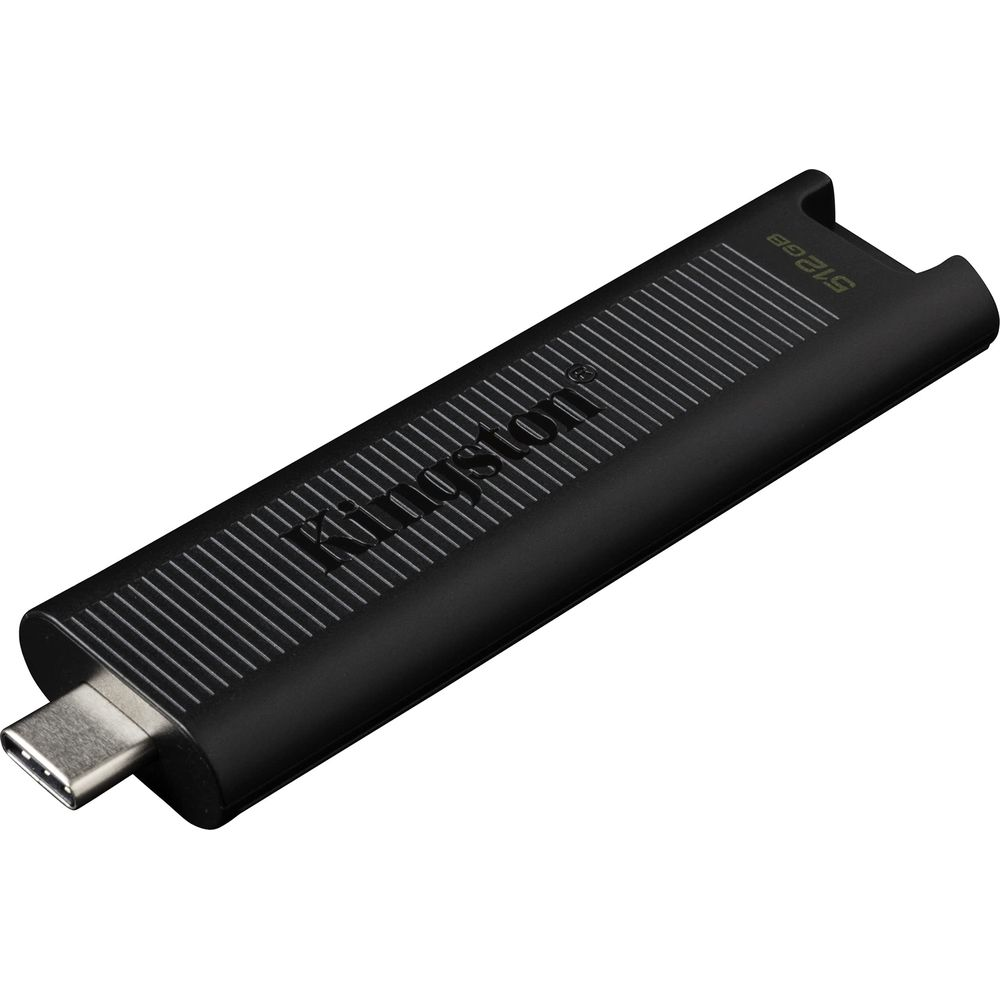 Czarny pendrive Kingston USB-C 512 GB z rowkowaną obudową i srebrnym złączem.