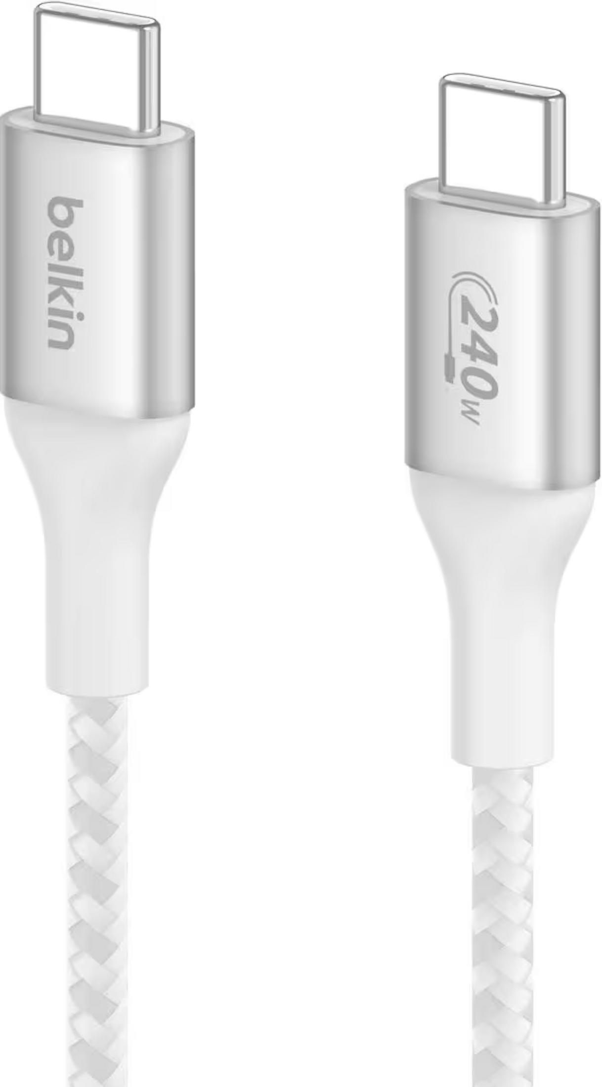 Due cavi USB-C bianchi con connettori argentati. Uno etichettato 'belkin', l'altro '240W'.