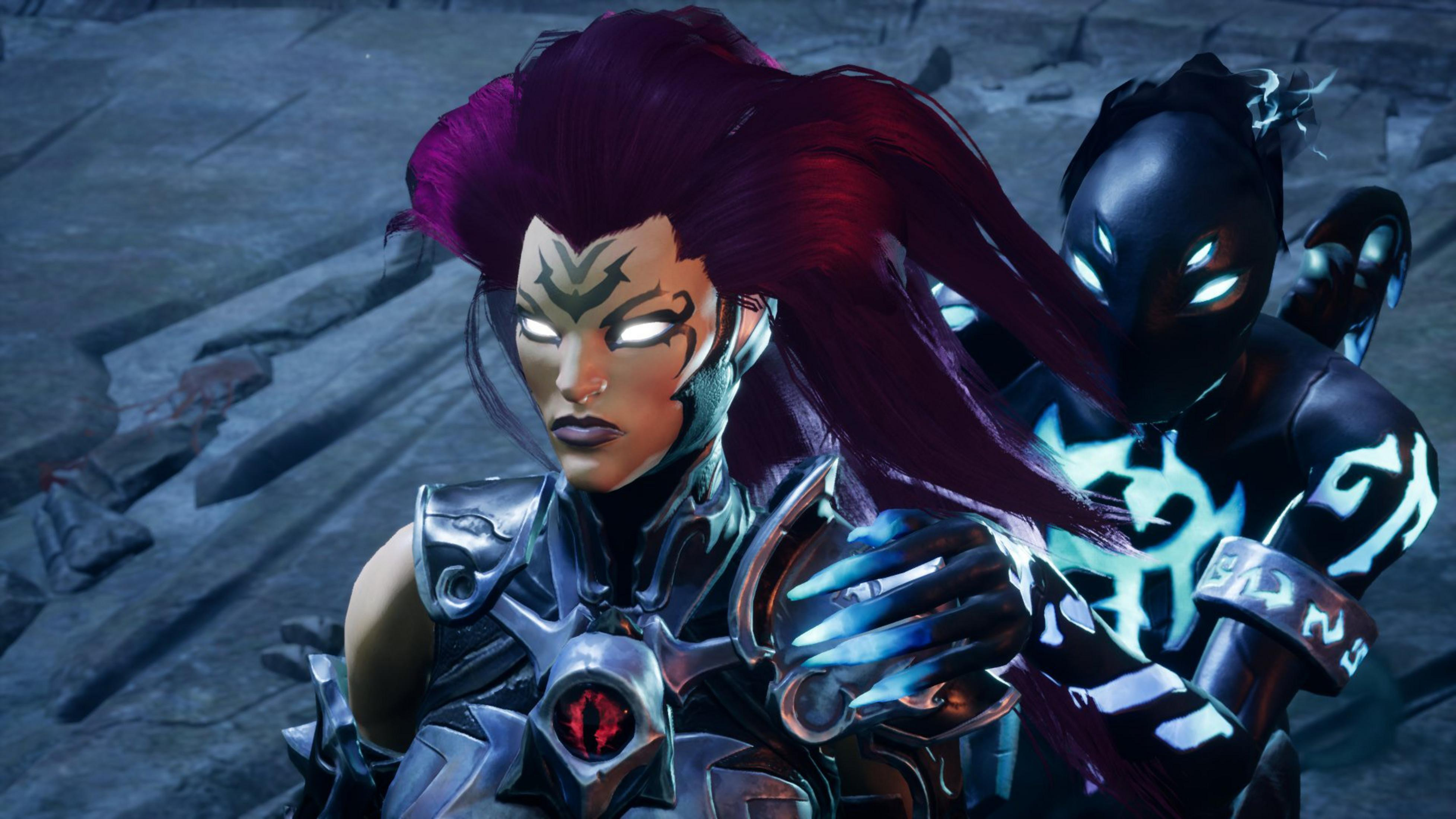 Une femme aux cheveux violets et un personnage sombre se tiennent côte à côte.
