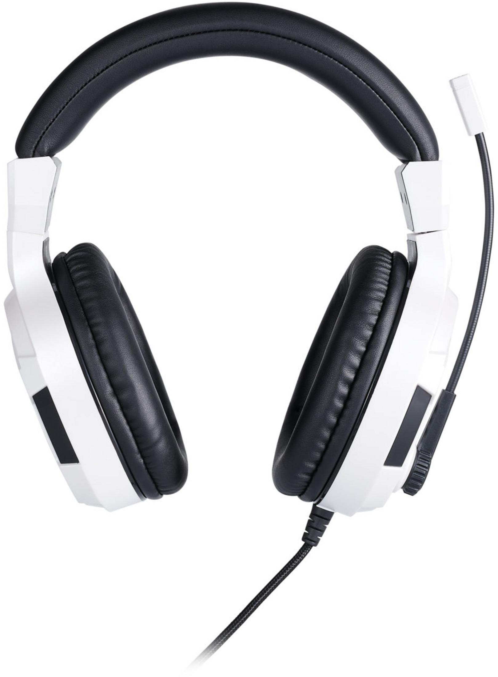 Białe słuchawki gamingowe z czarnymi nausznikami i mikrofonem na białym tle.