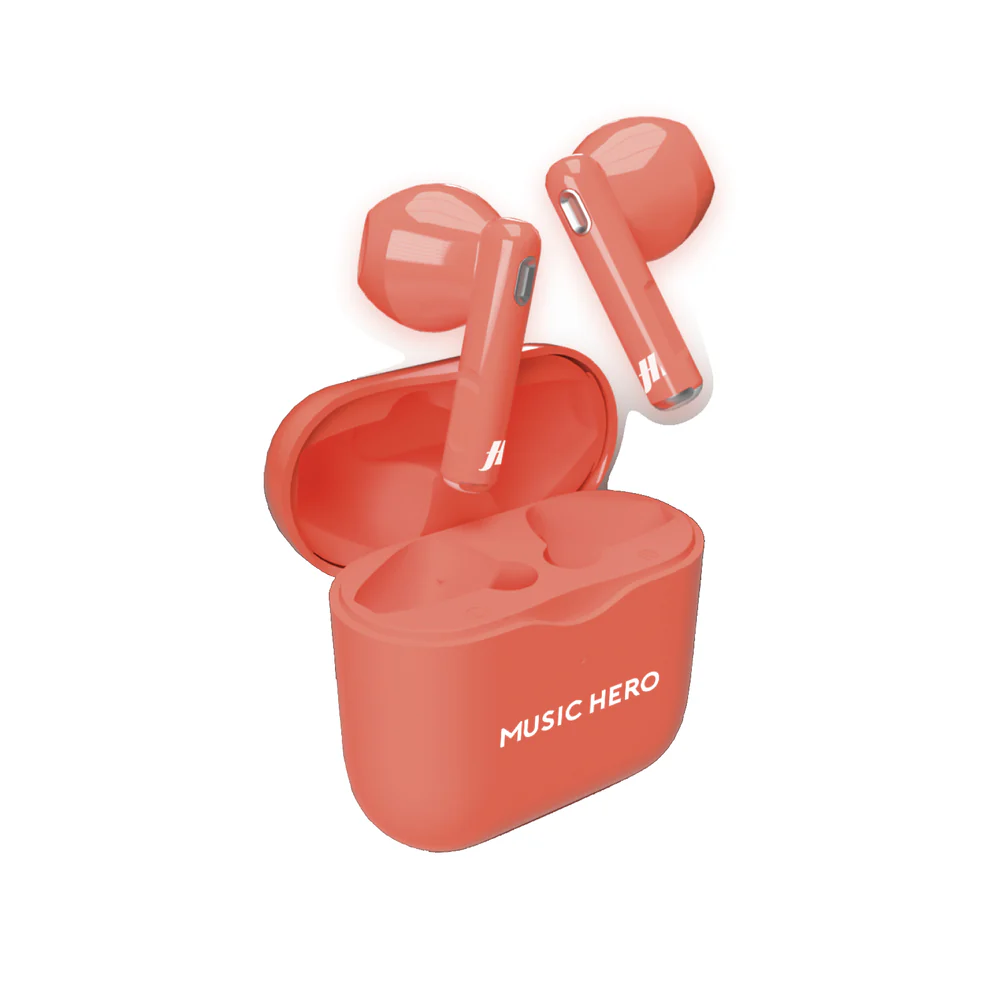 Un paio di auricolari wireless corallo con custodia di ricarica etichettata MUSIC HERO.