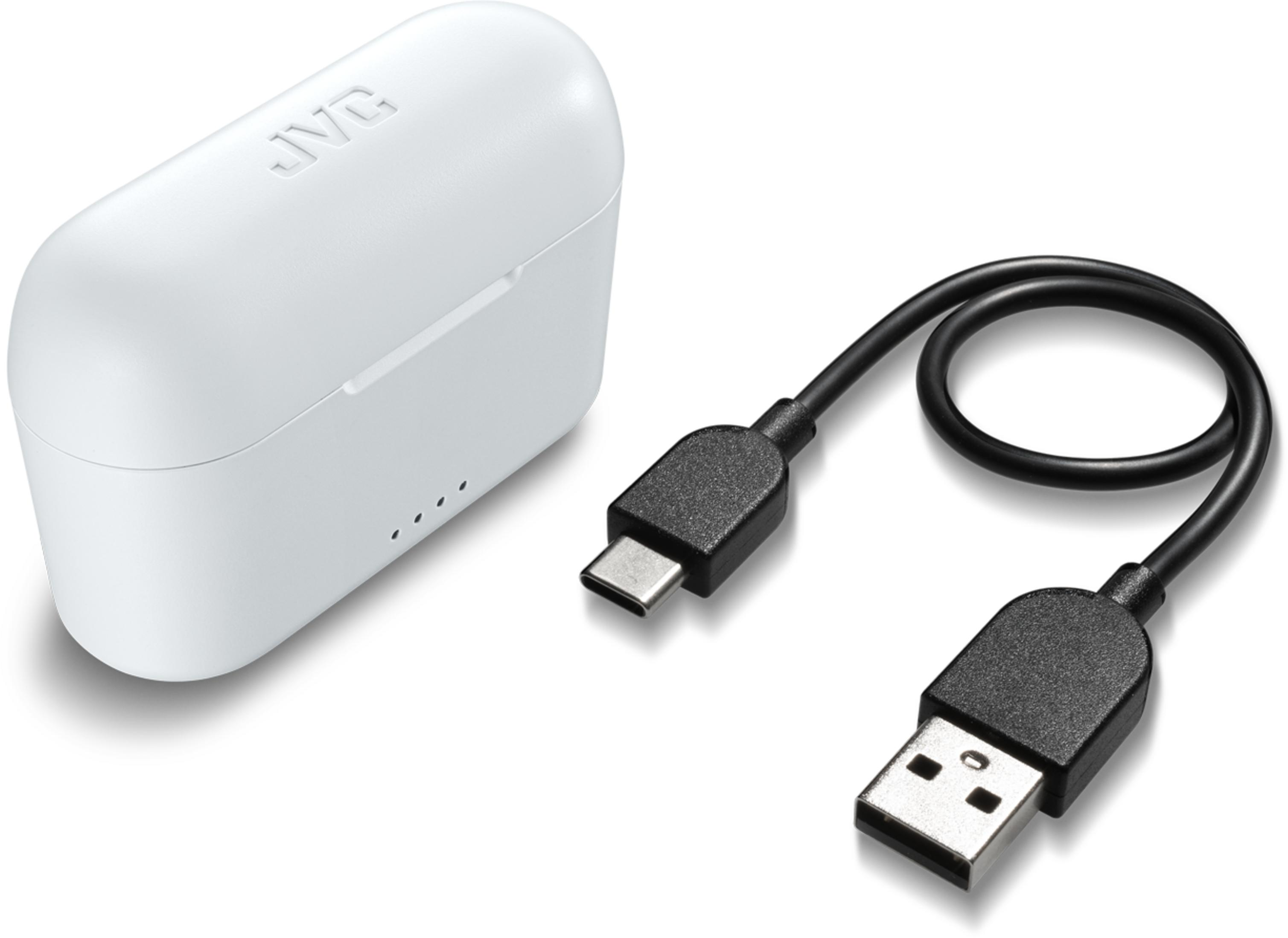 Białe etui ładujące JVC i czarny kabel USB-C na USB-A.