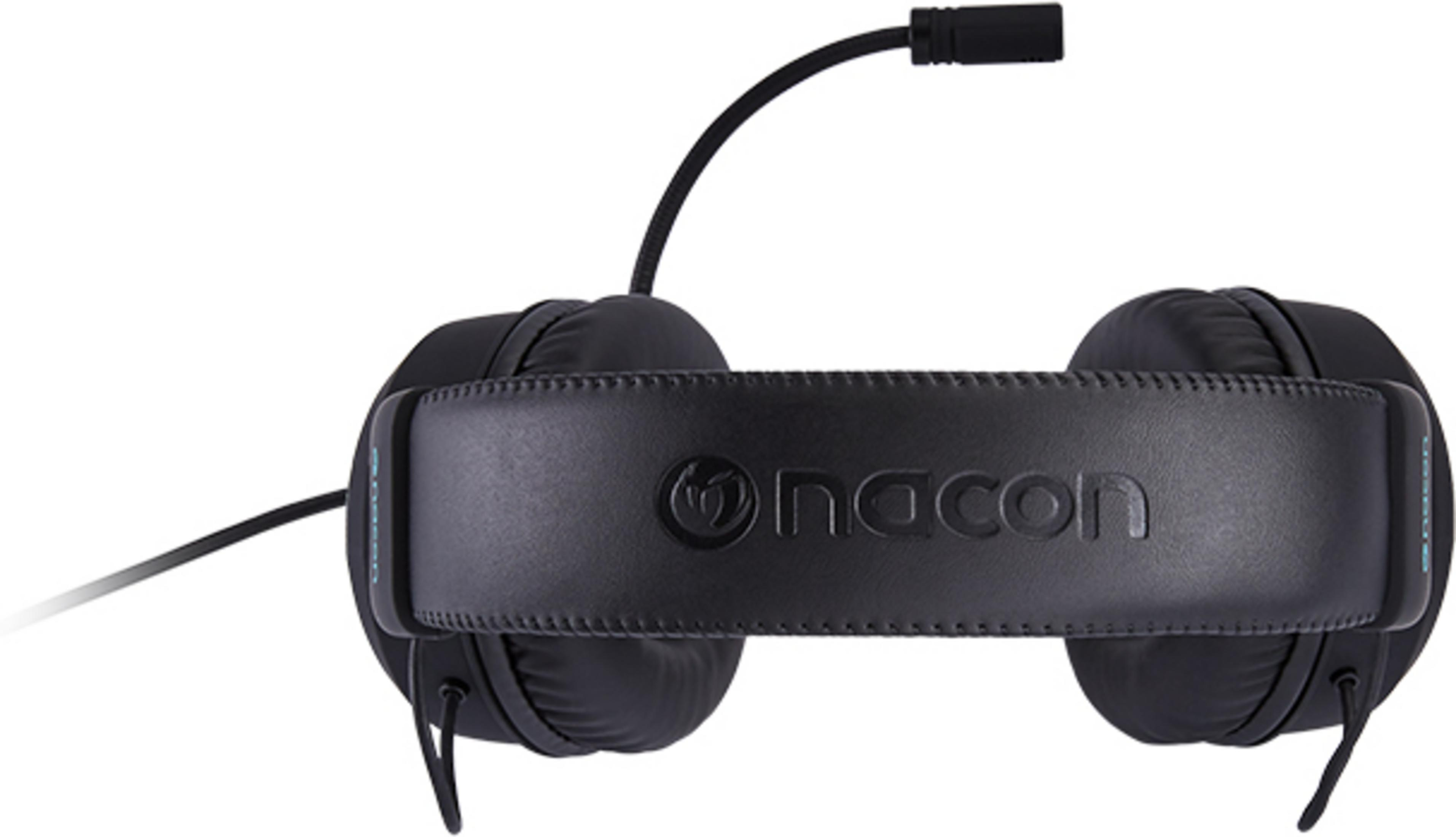 Auriculares gaming Nacon negros con micrófono y logo iluminado azul.