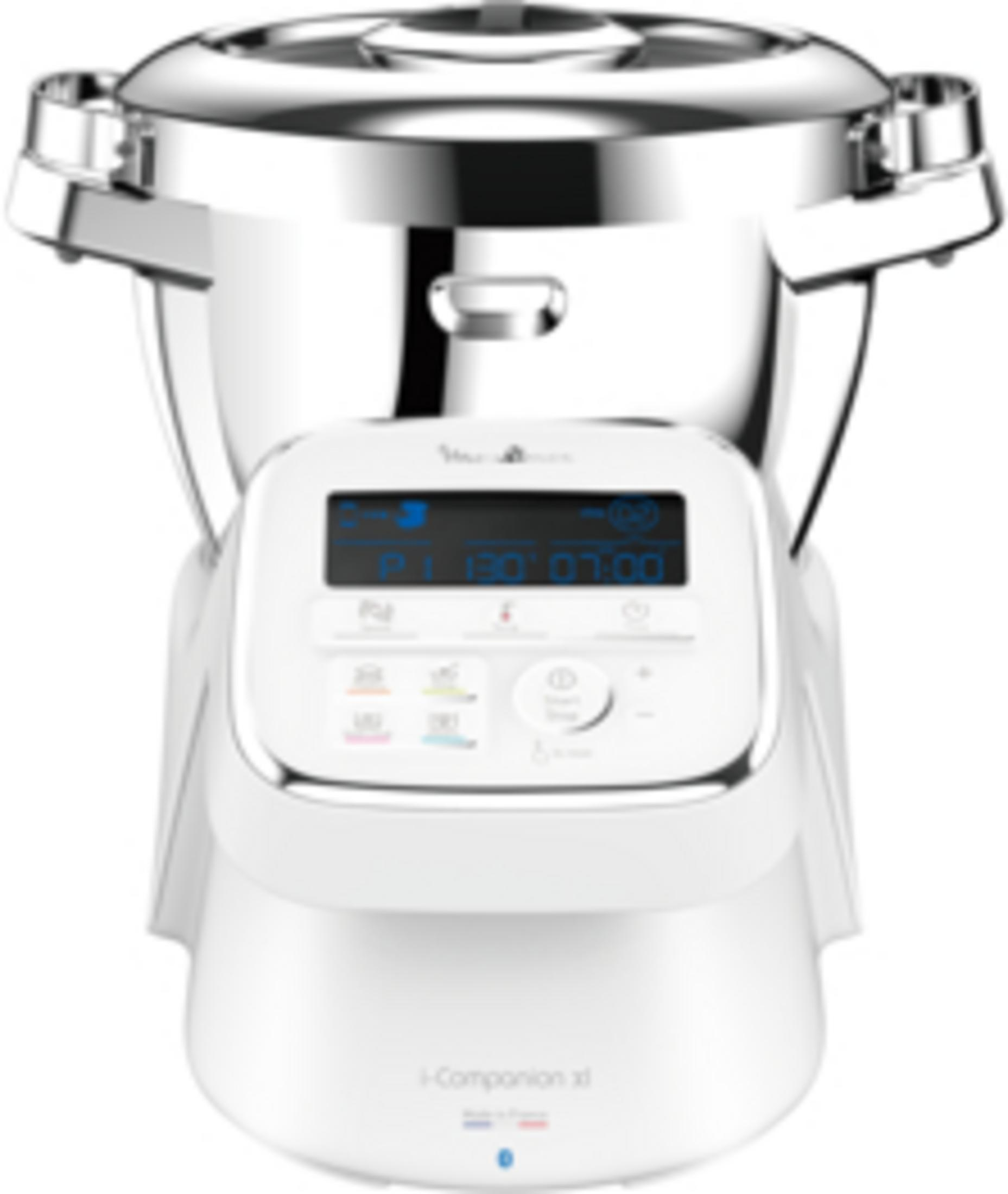 Un robot de cocina blanco con tapa plateada y pantalla digital.