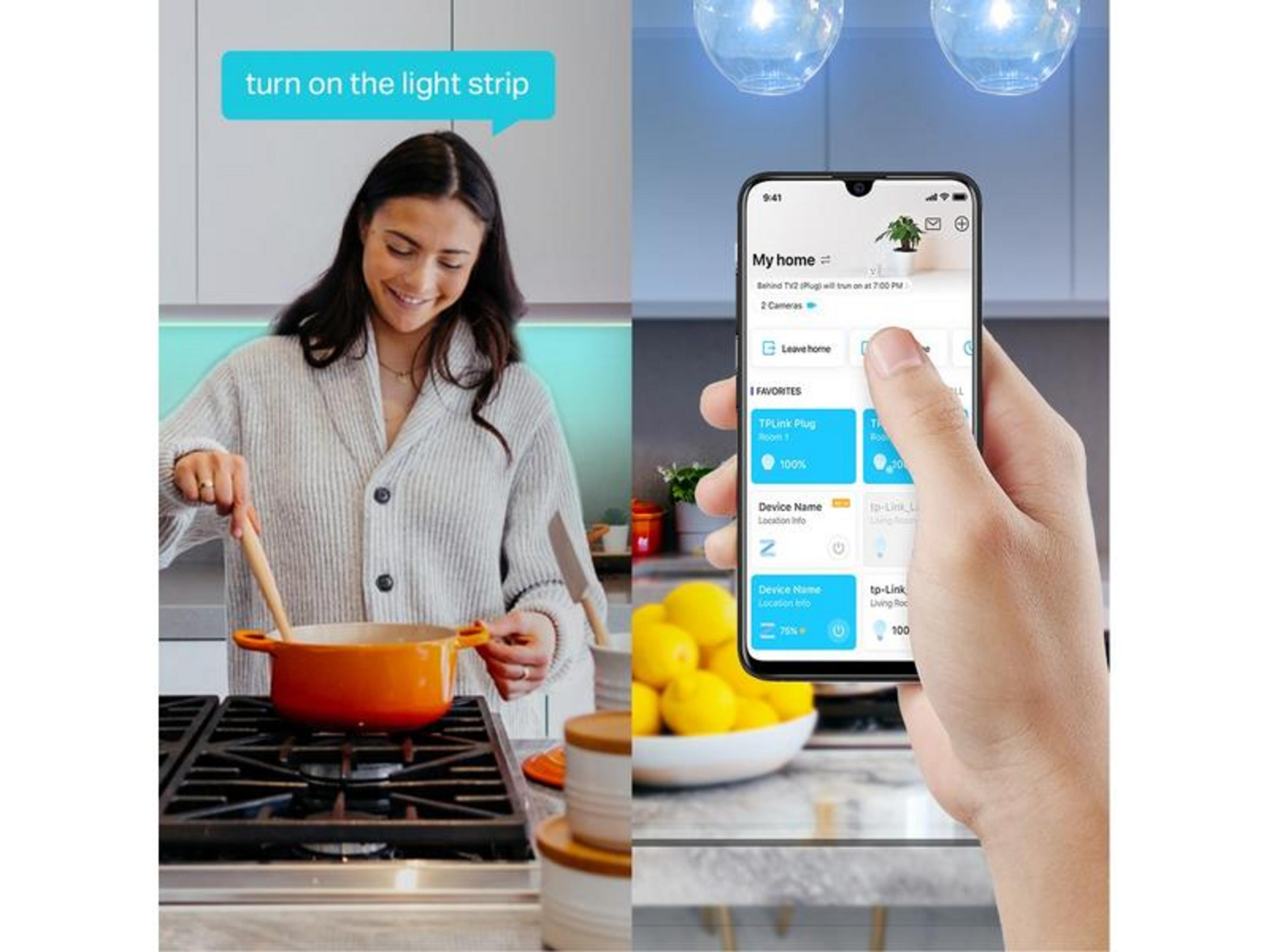 Una donna cucina mentre una mano tiene uno smartphone con un'app per la casa intelligente.
