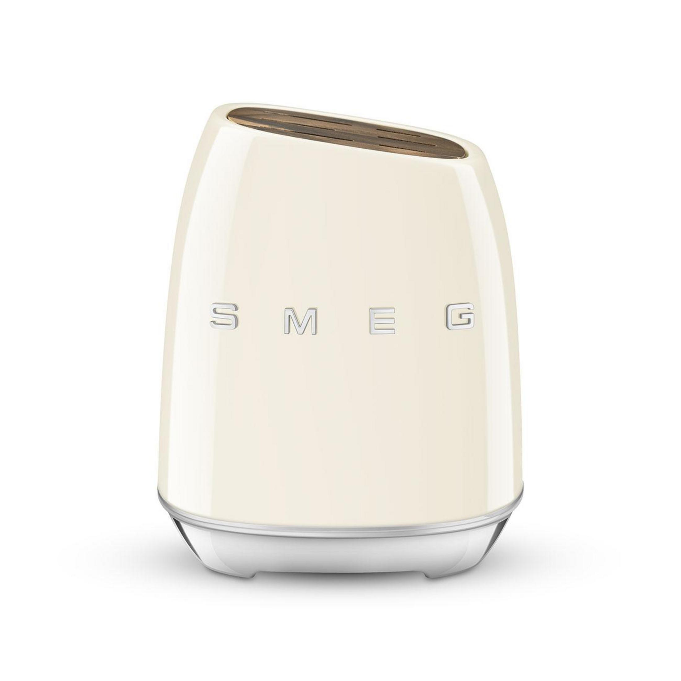 Eine cremefarbene Smeg-Toastmaschine mit silbernem Sockel und Logo.