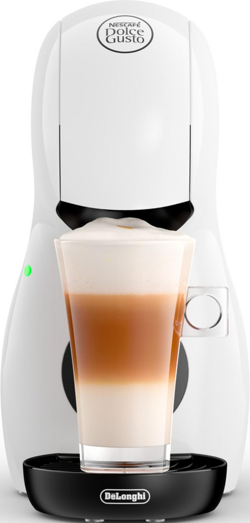 Weiße Kaffeemaschine mit einem Glas Latte Macchiato und Schaum.