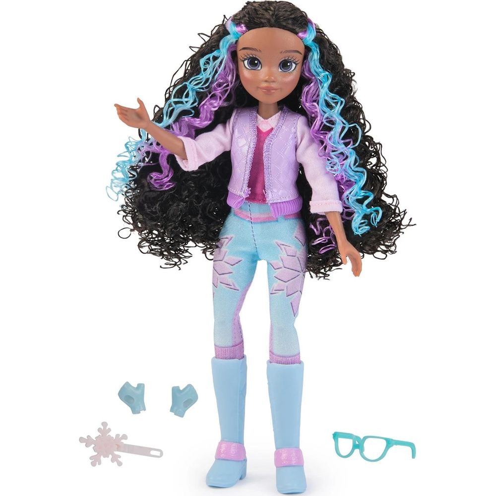 Una muñeca con cabello negro rizado y mechas azules y moradas.
