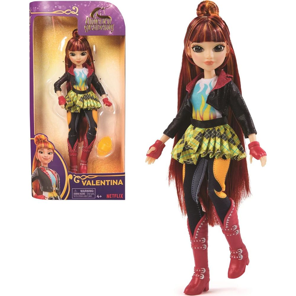 Lalka Valentina w pudełku i obok. Ma rude włosy, kolorowy top i spódniczkę w kratkę.