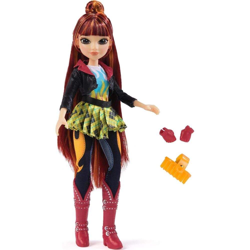 Lalka modowa w czerwonych butach, spódnicy w kratę, czarnych legginsach i skórzanej kurtce.