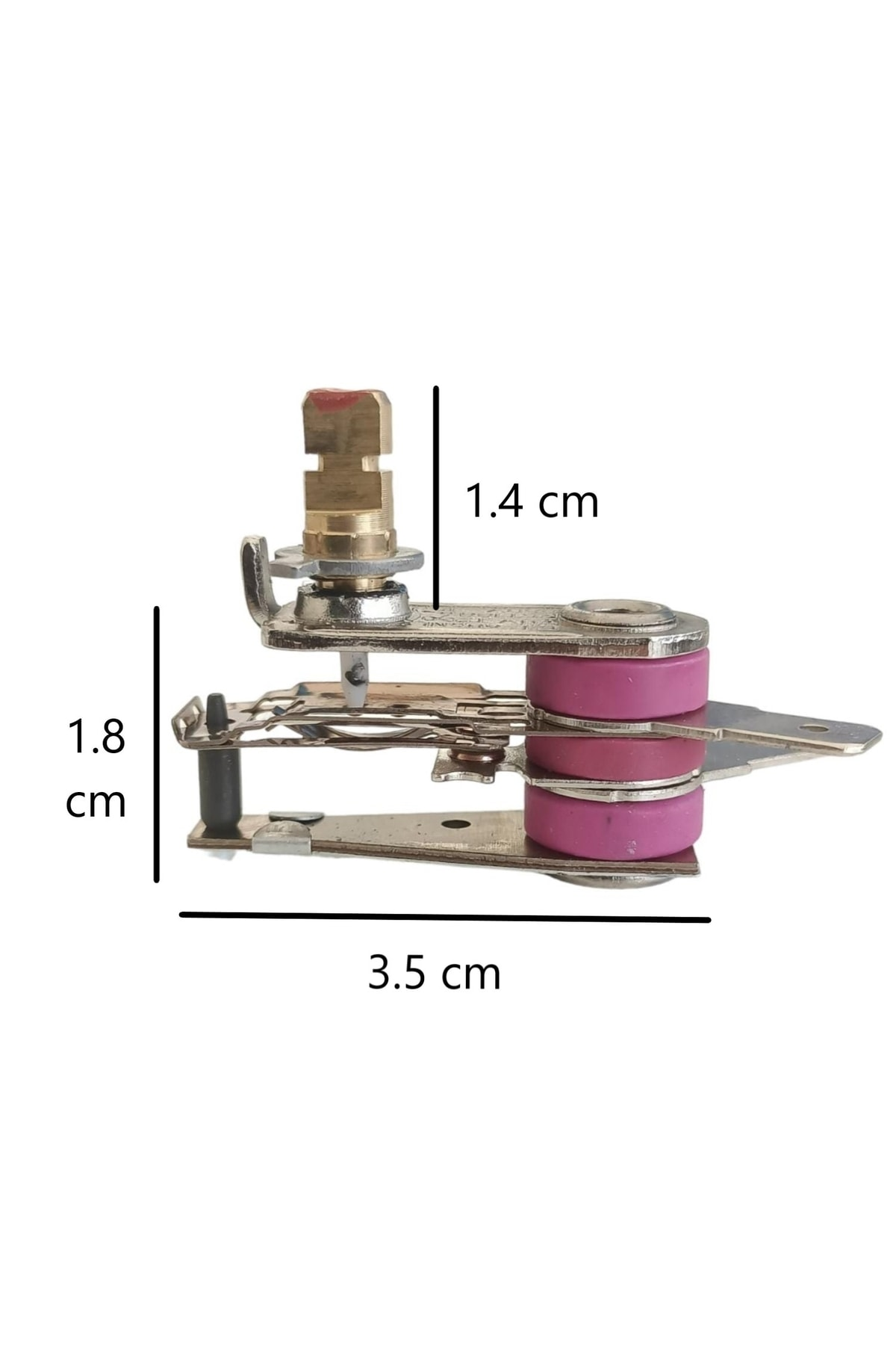 Metal parçalı ve pembe yalıtımlı termostat anahtarı.