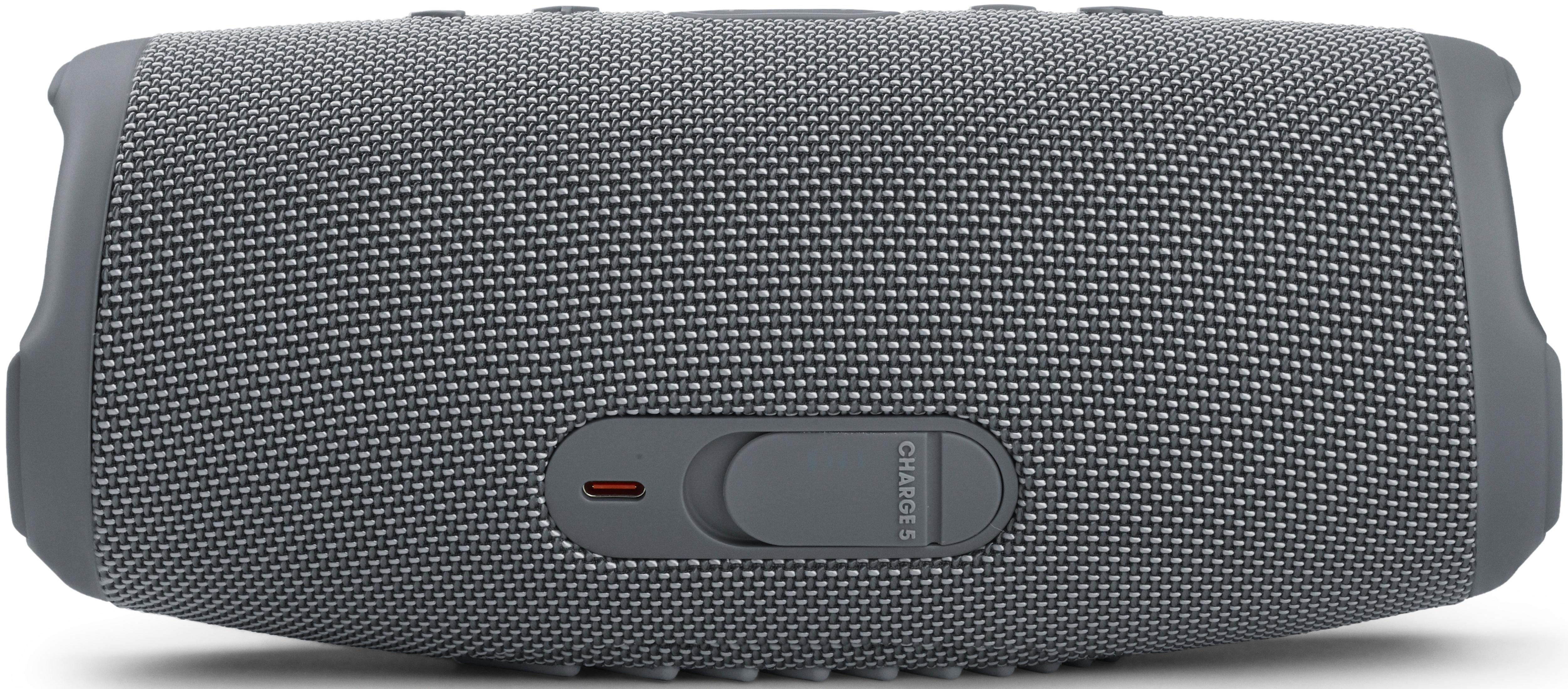 Szary głośnik Bluetooth z portem USB-C i napisem "CHARGE 5".