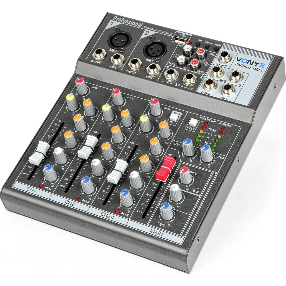 Una console di missaggio Vonyx VMM-F401 a 4 canali con manopole, cursori e porte.