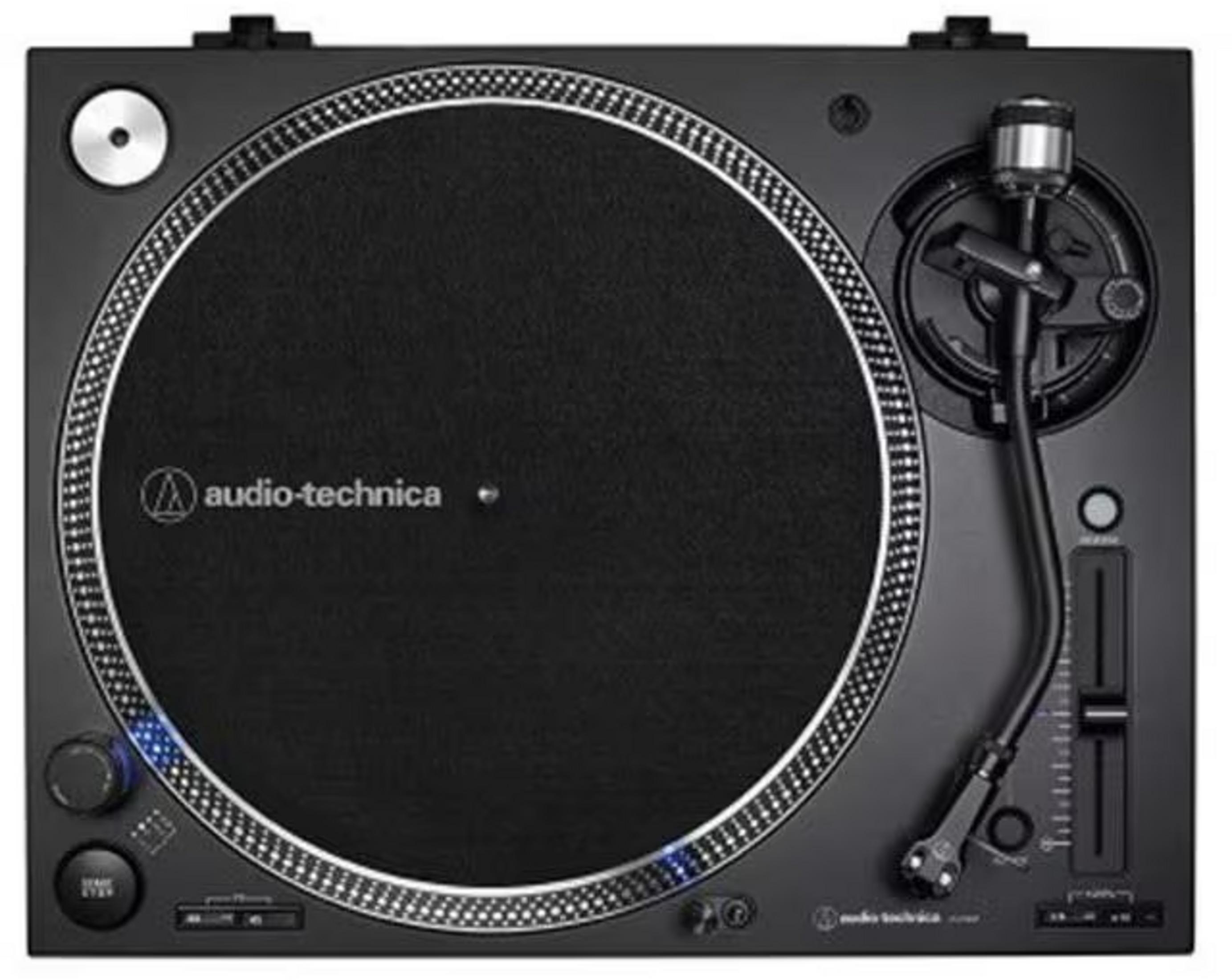 Czarny gramofon z ramieniem i logo Audio-Technica.