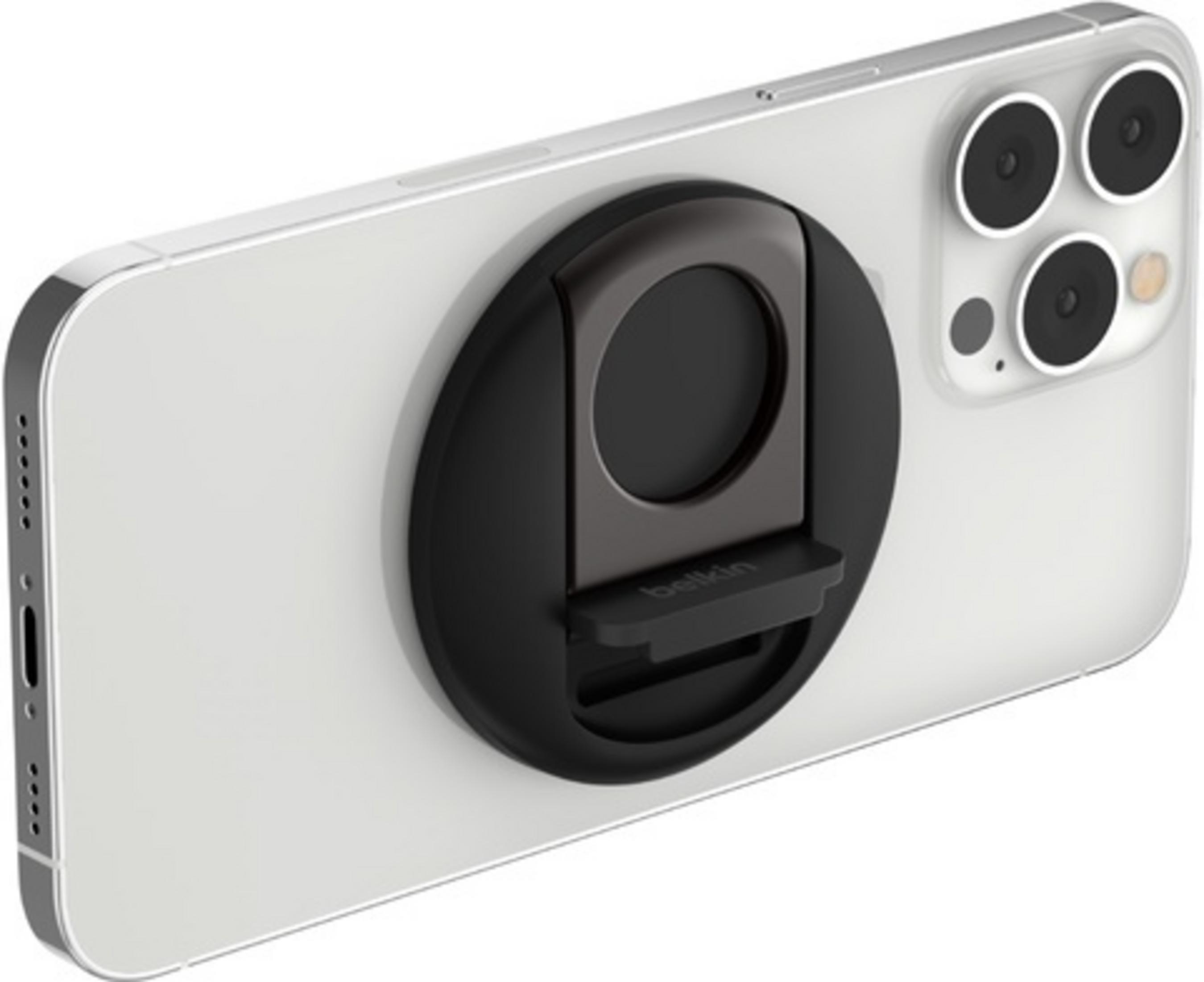 Un iPhone bianco con un accessorio di montaggio nero sul retro.