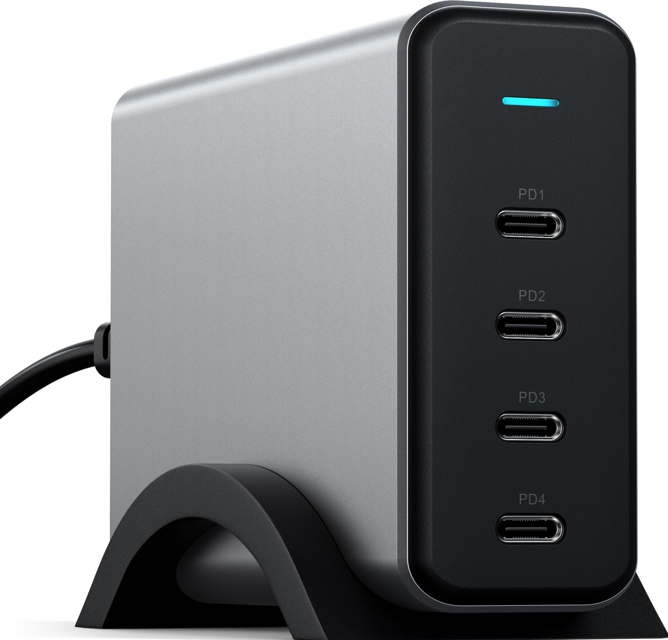 Soporte de carga gris con cuatro puertos USB-C y luz LED azul.