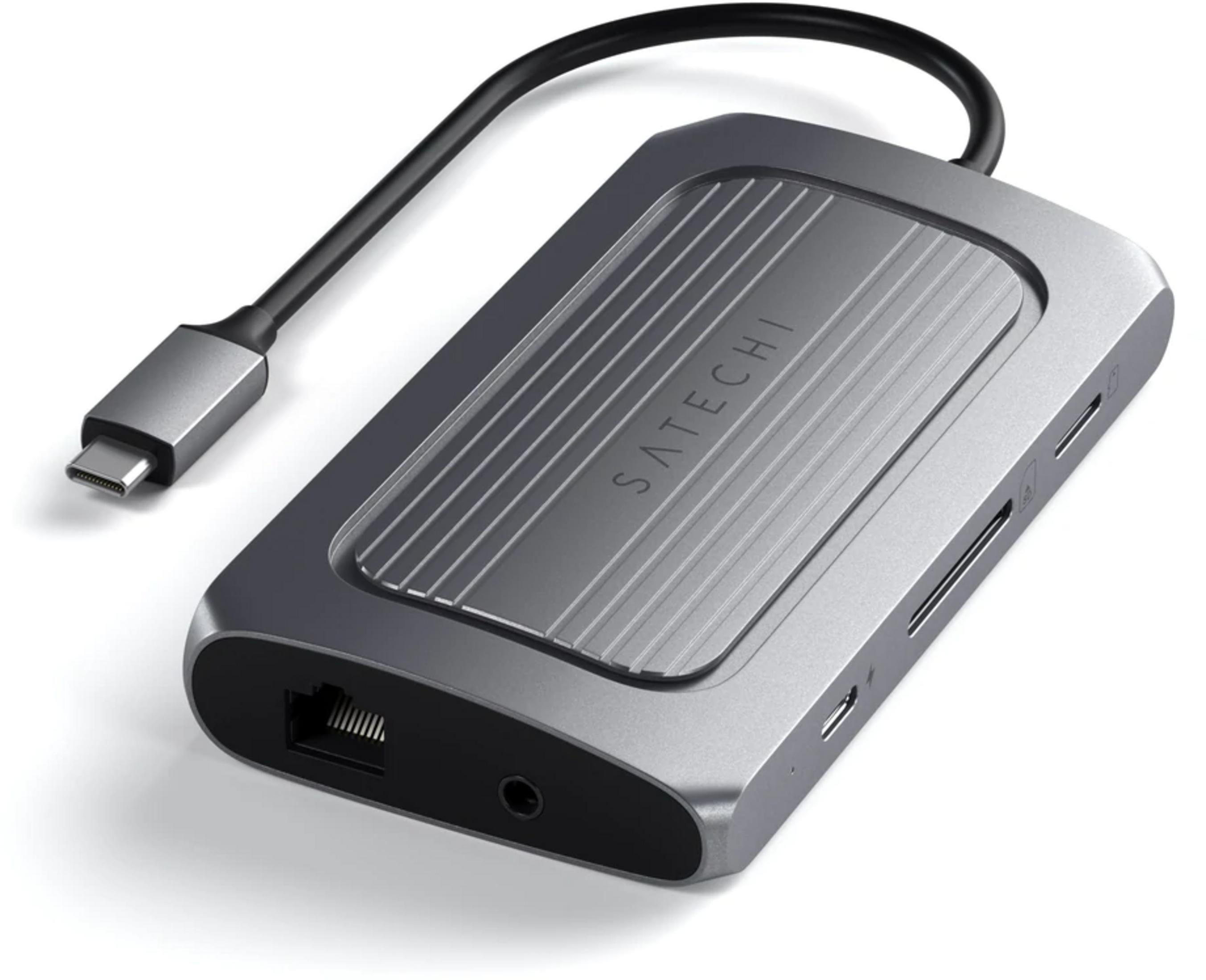 Grauer USB-C-Hub mit gerilltem Deckel, Ethernet-Anschluss, Kopfhörerbuchse und SD/MicroSD-Steckplätzen.