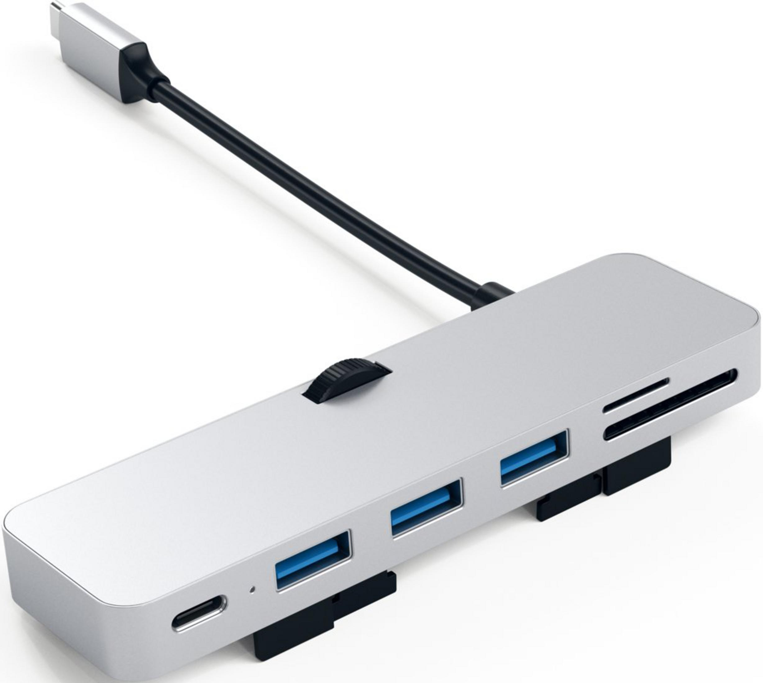Silberner USB-C-Hub mit zwei USB-A-Anschlüssen, SD/TF-Kartensteckplätzen und einem USB-C-Anschluss.