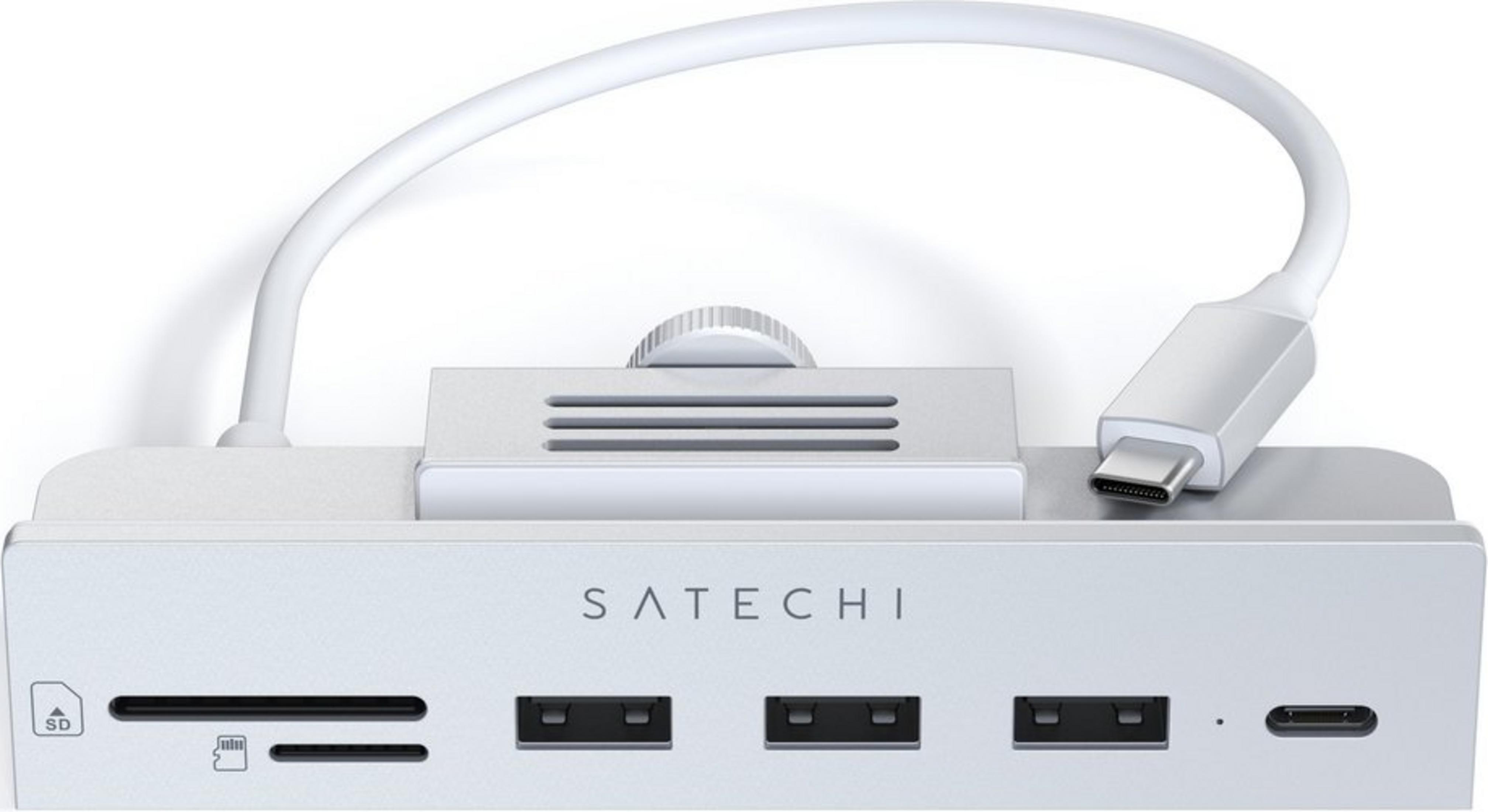 Ein silberner Satechi USB-C-Hub mit SD-/microSD-Steckplätzen und USB-Anschlüssen.