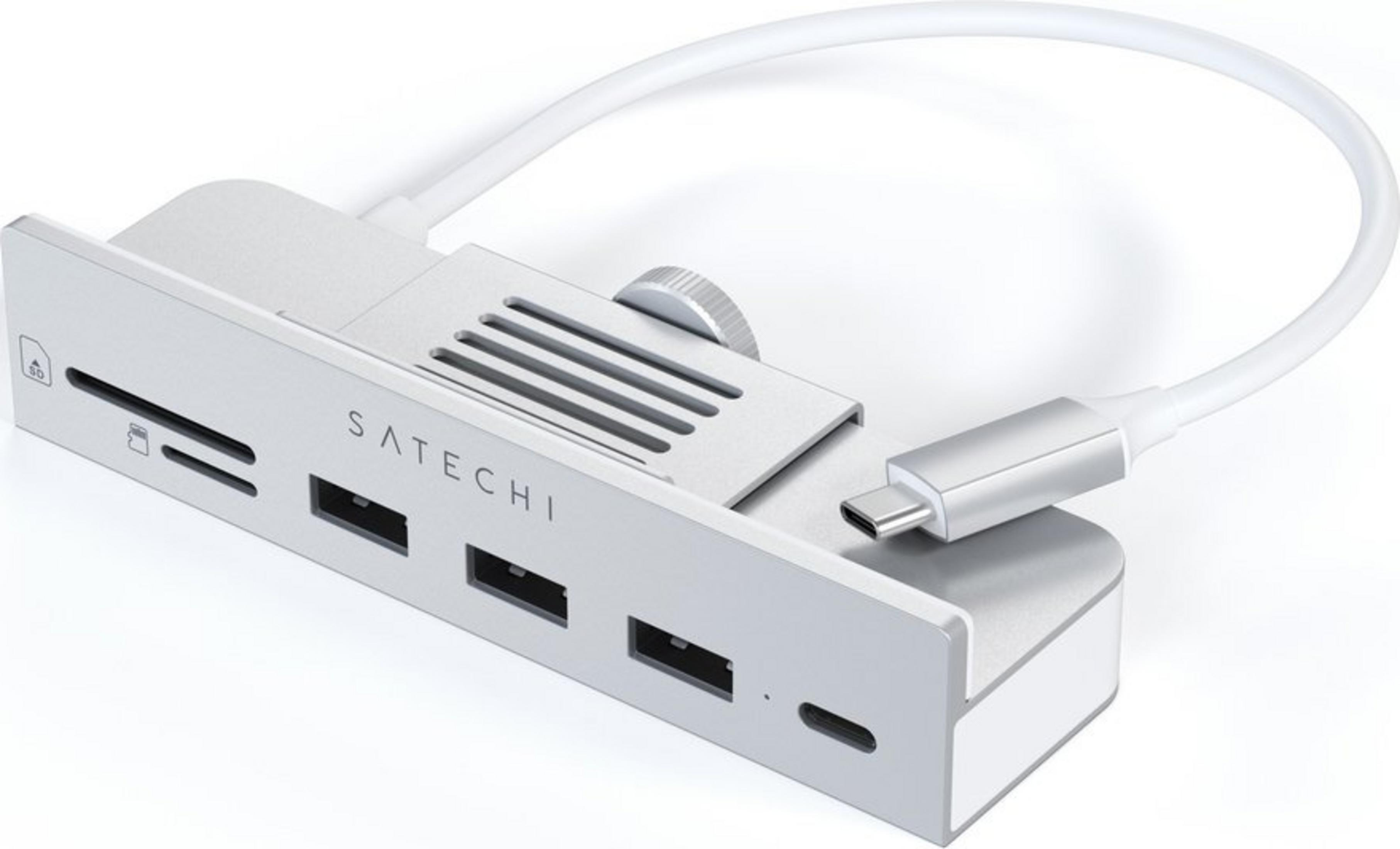 Silbernes USB-C-Hub mit SD-Kartensteckplatz, drei USB-Anschlüssen und einem weiteren USB-C-Anschluss.
