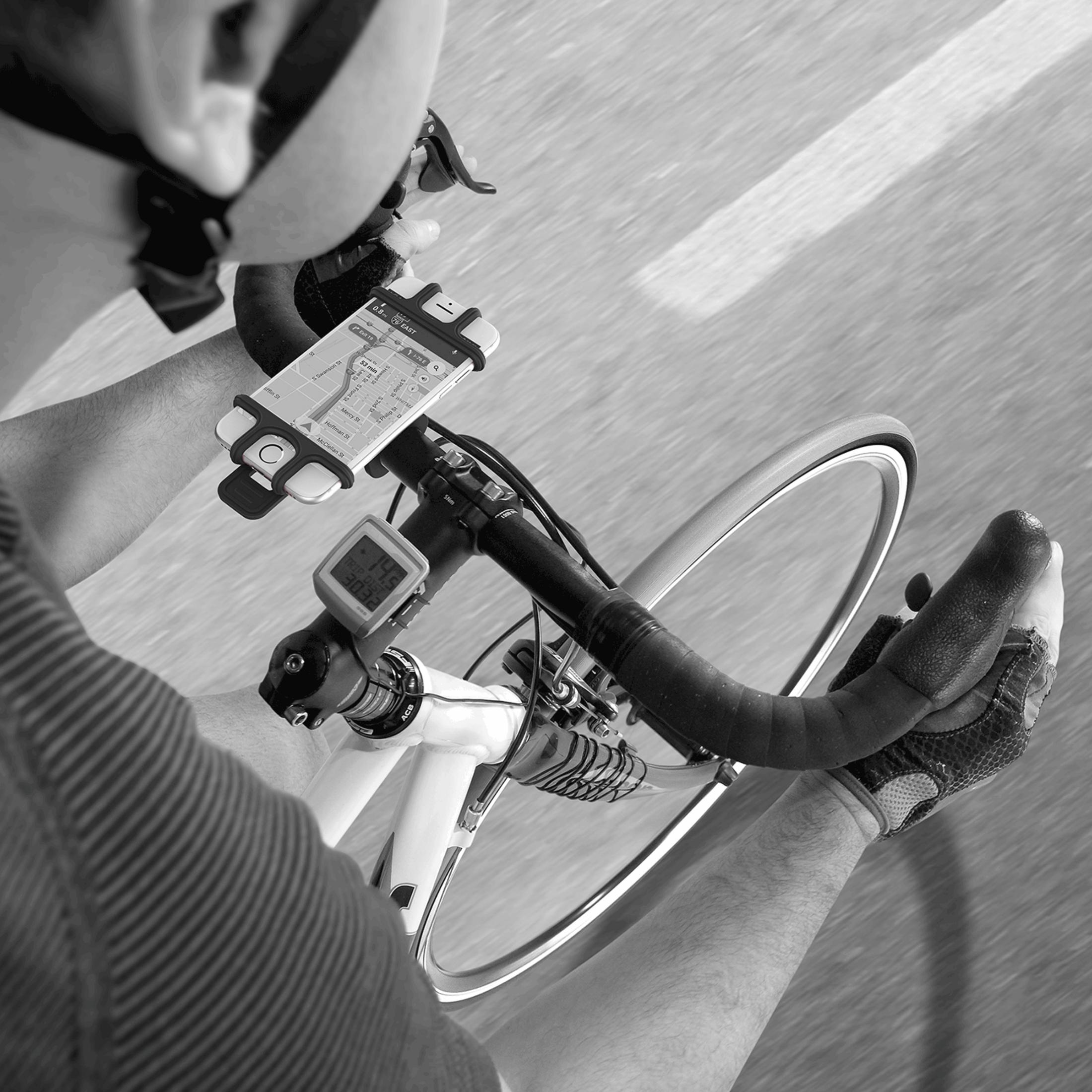 Radfahrer navigiert mit Smartphone-Halterung auf dem Lenker.