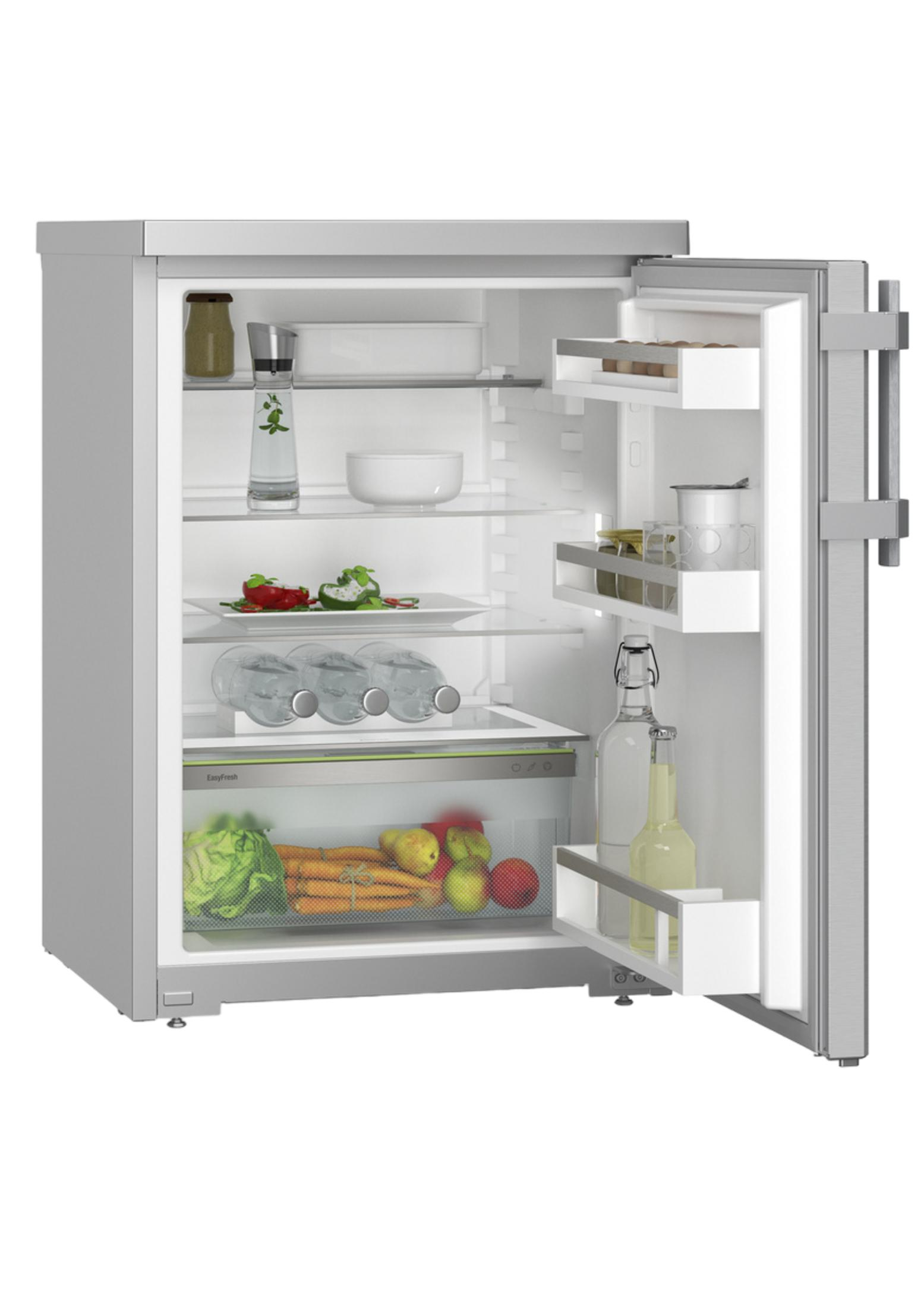 Un refrigerador abierto con alimentos como lechuga, zanahorias, manzanas, botellas y frascos.