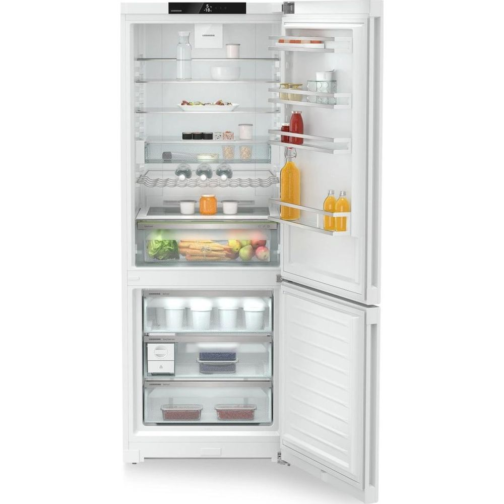 Un refrigerador blanco con la puerta abierta, lleno de alimentos.