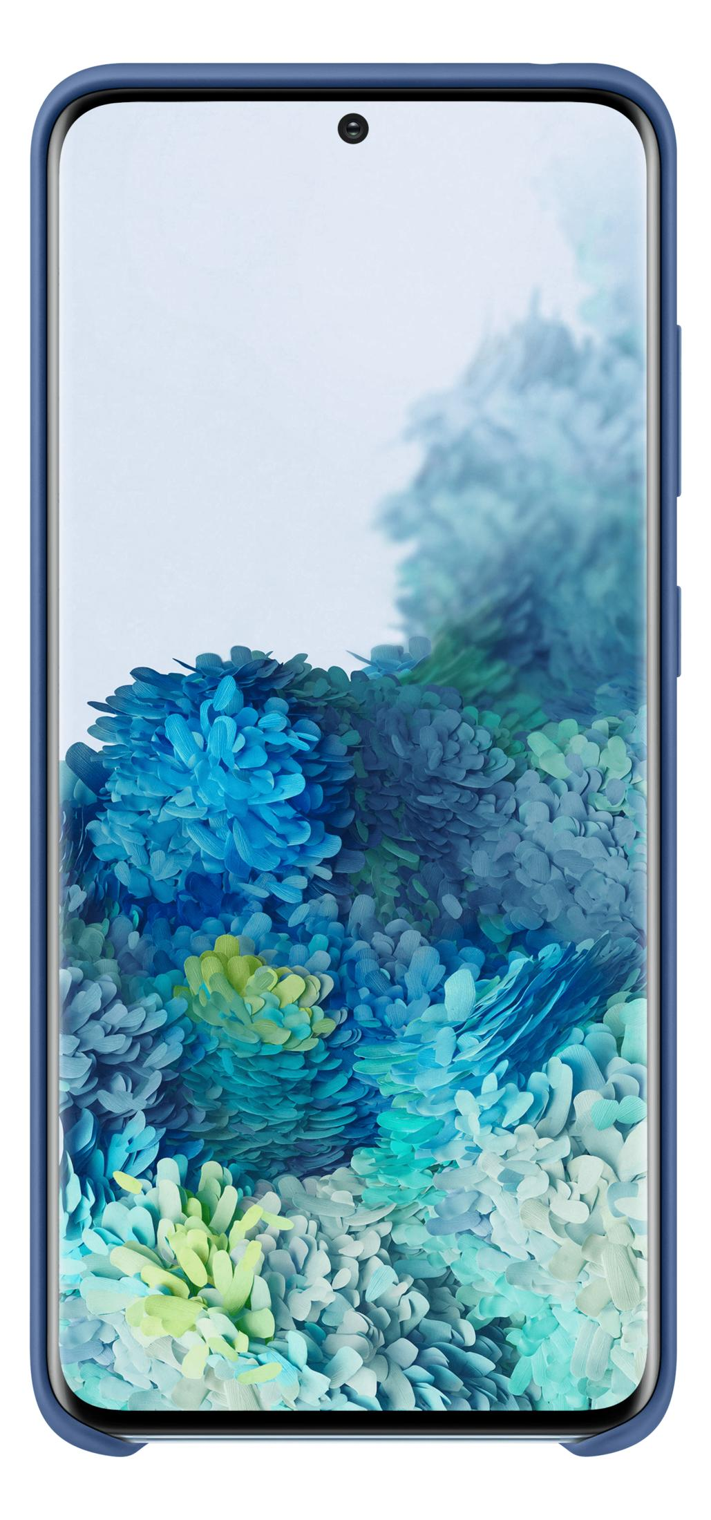 Smartphone blu con sfondo floreale blu.