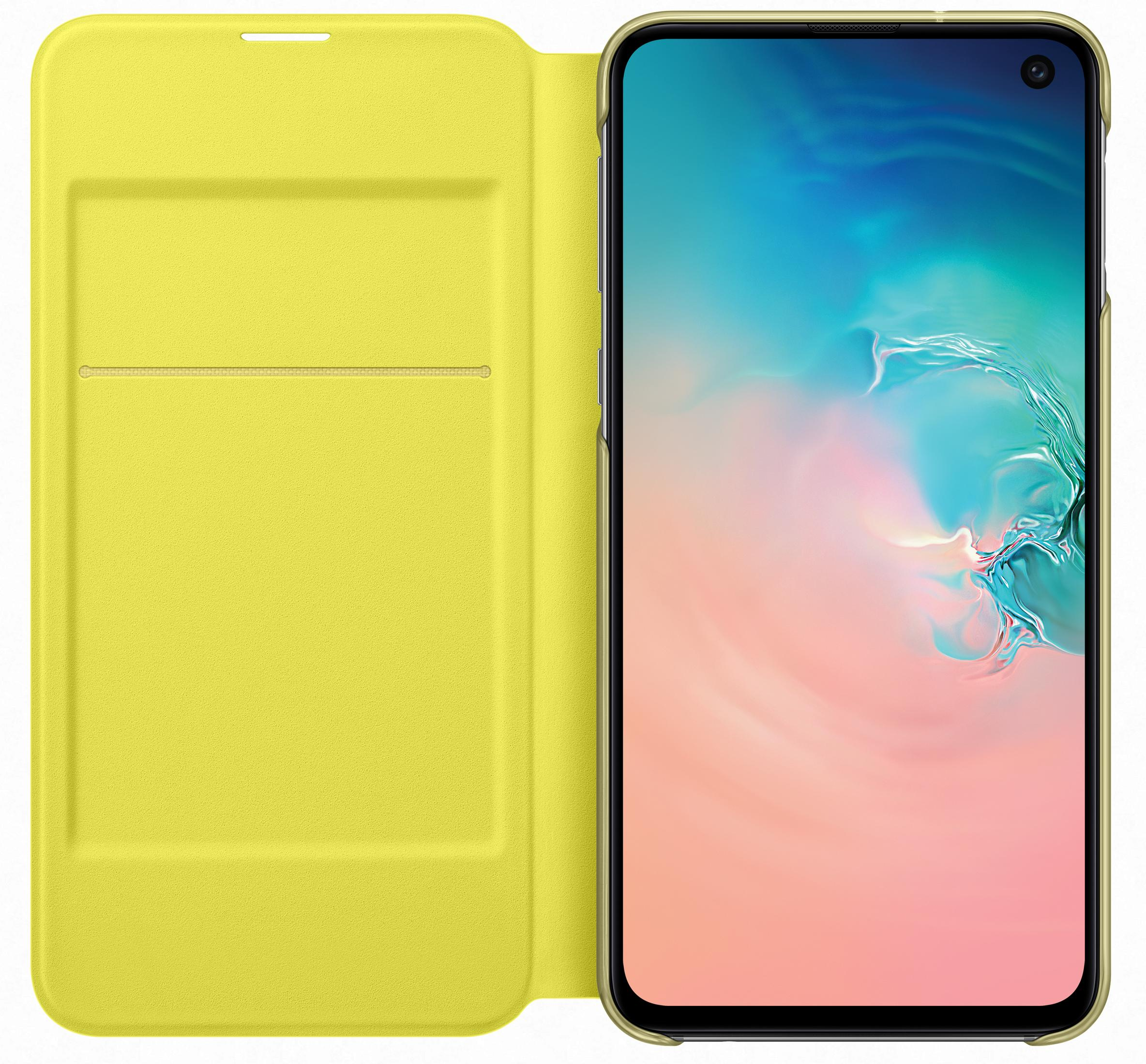 Una funda tipo libro amarilla para smartphone con la pantalla abierta, mostrando una imagen abstracta.