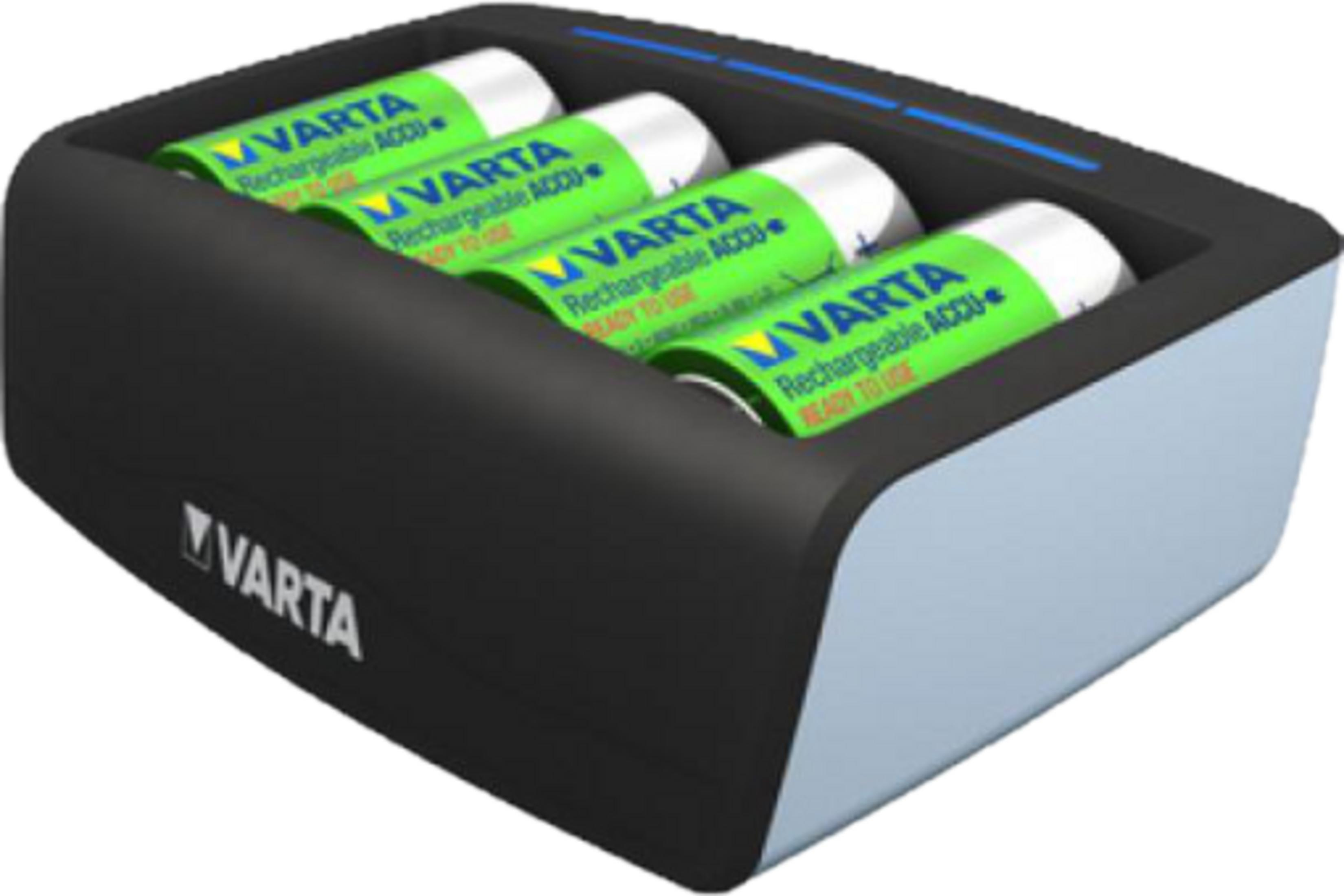 Ein schwarzer Ladegerät mit vier grünen Varta Akkus.