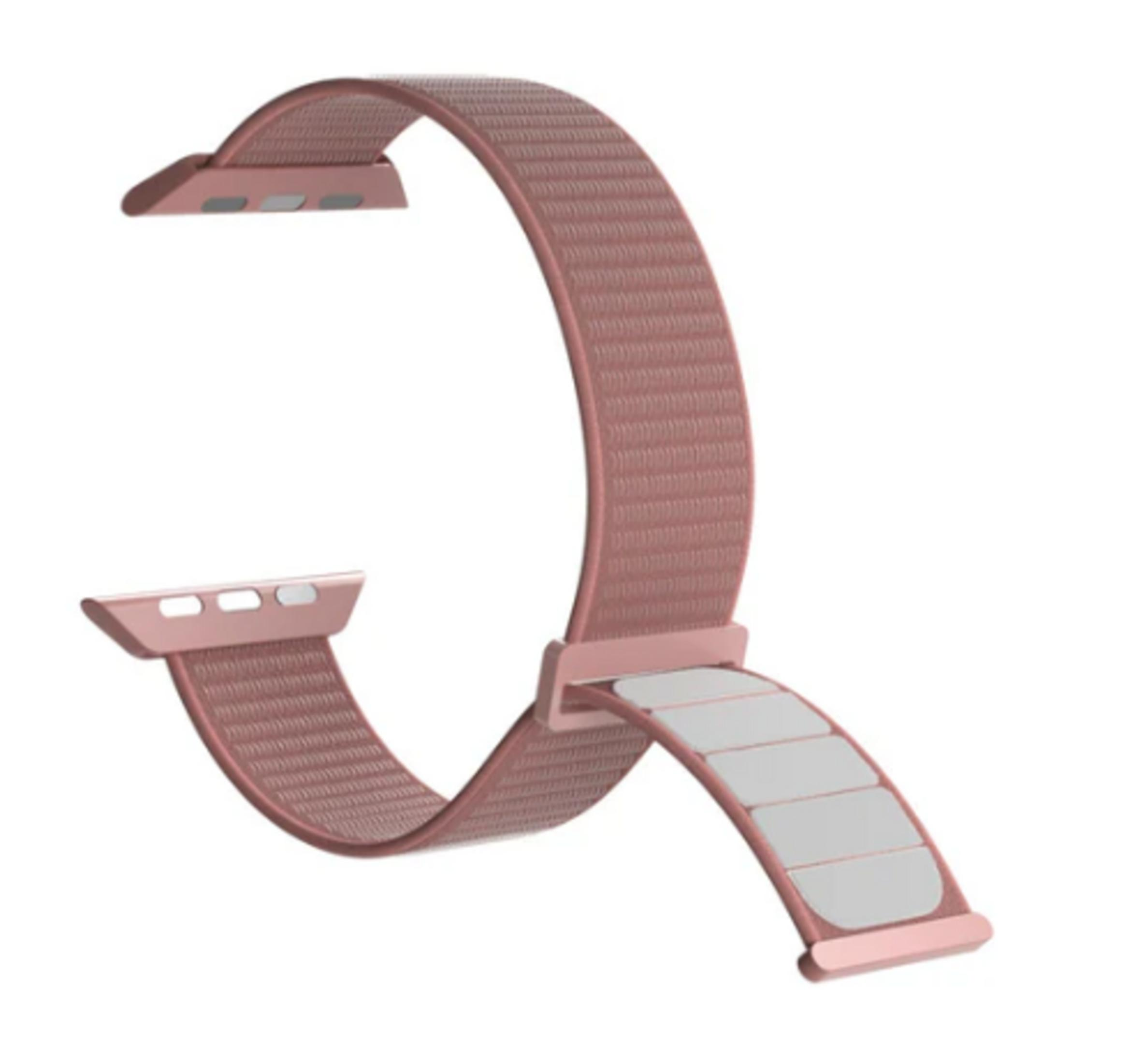 Różowa, materiałowa opaska do zegarka ze srebrnymi punktami zapięcia.