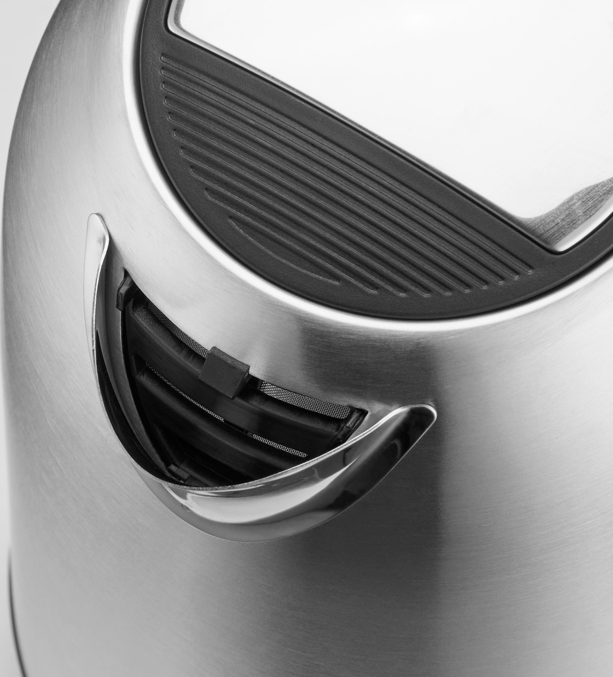 Detailaufnahme eines gebürsteten Metallkessels mit schwarzem Griff.