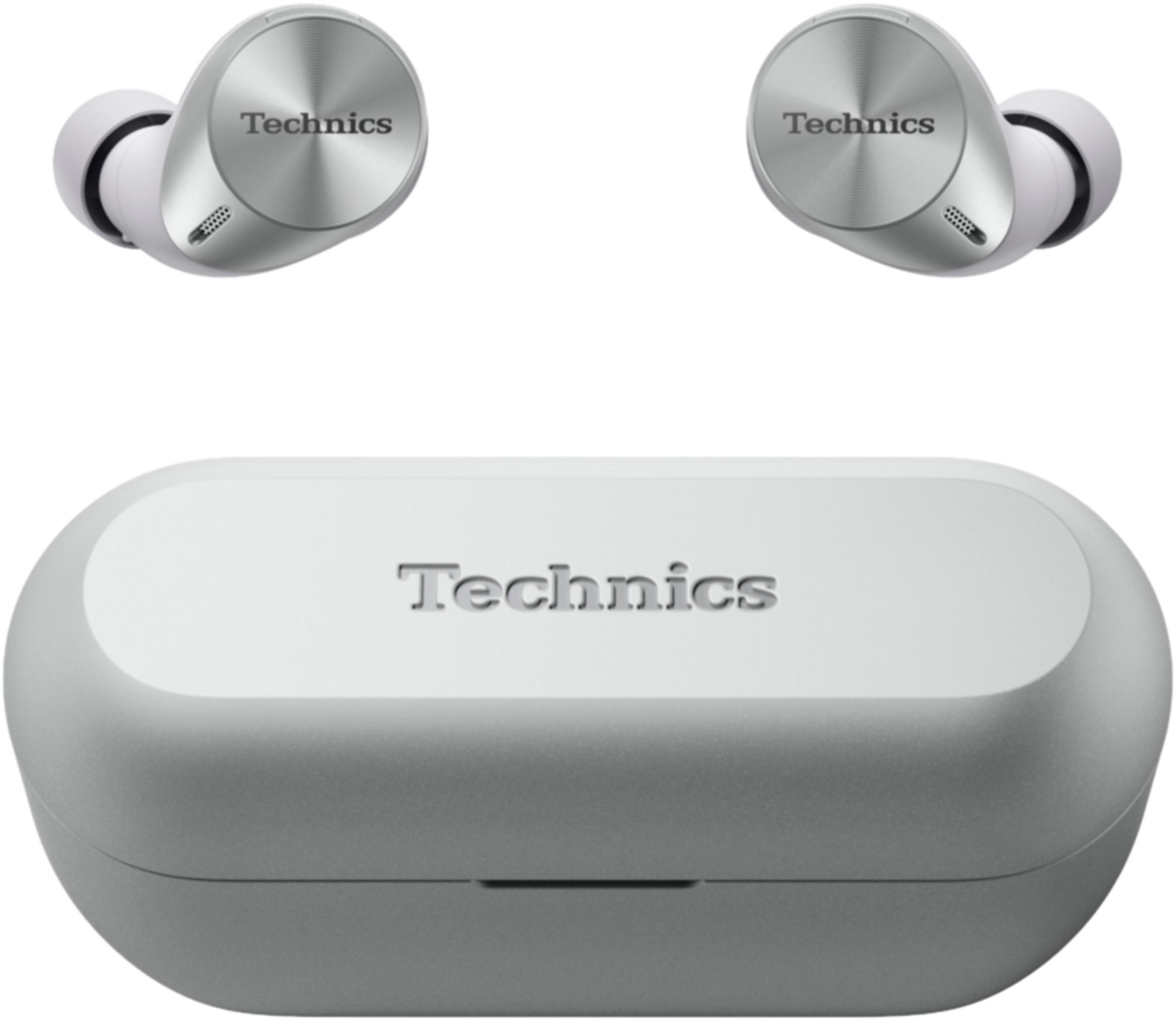 Zwei silberne Technics-Kopfhörer liegen neben einem geschlossenen Ladecase.