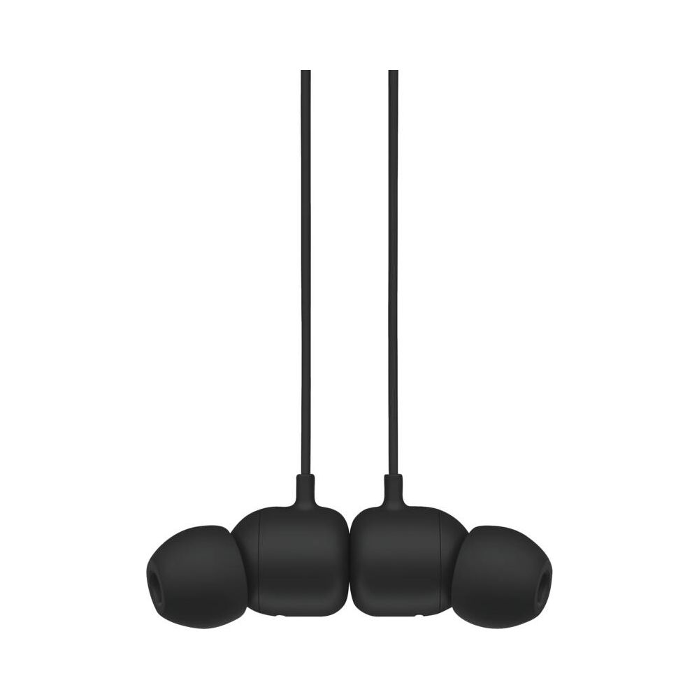 Czarne słuchawki douszne wiszą na kablach.