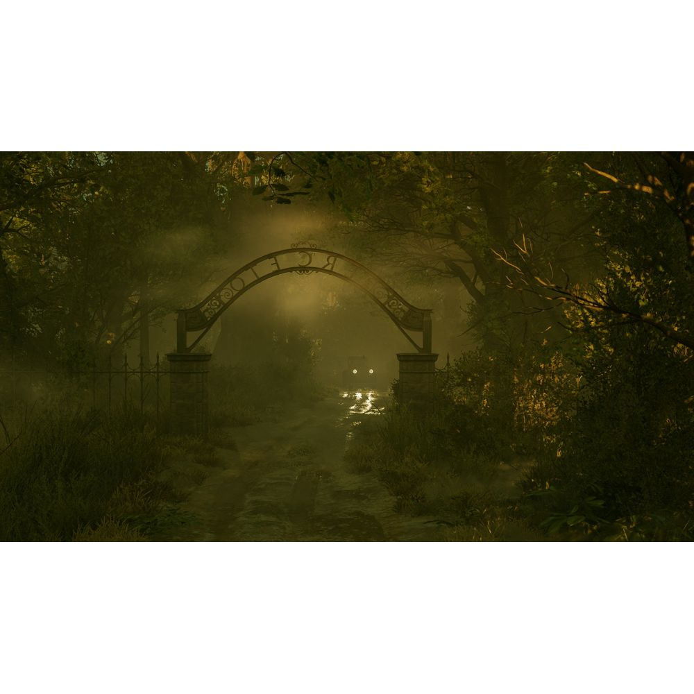 Mglist ścieżka prowadzi przez drzewa do bramy z napisem 'RECEPTION'. Widoczne dwa światła.