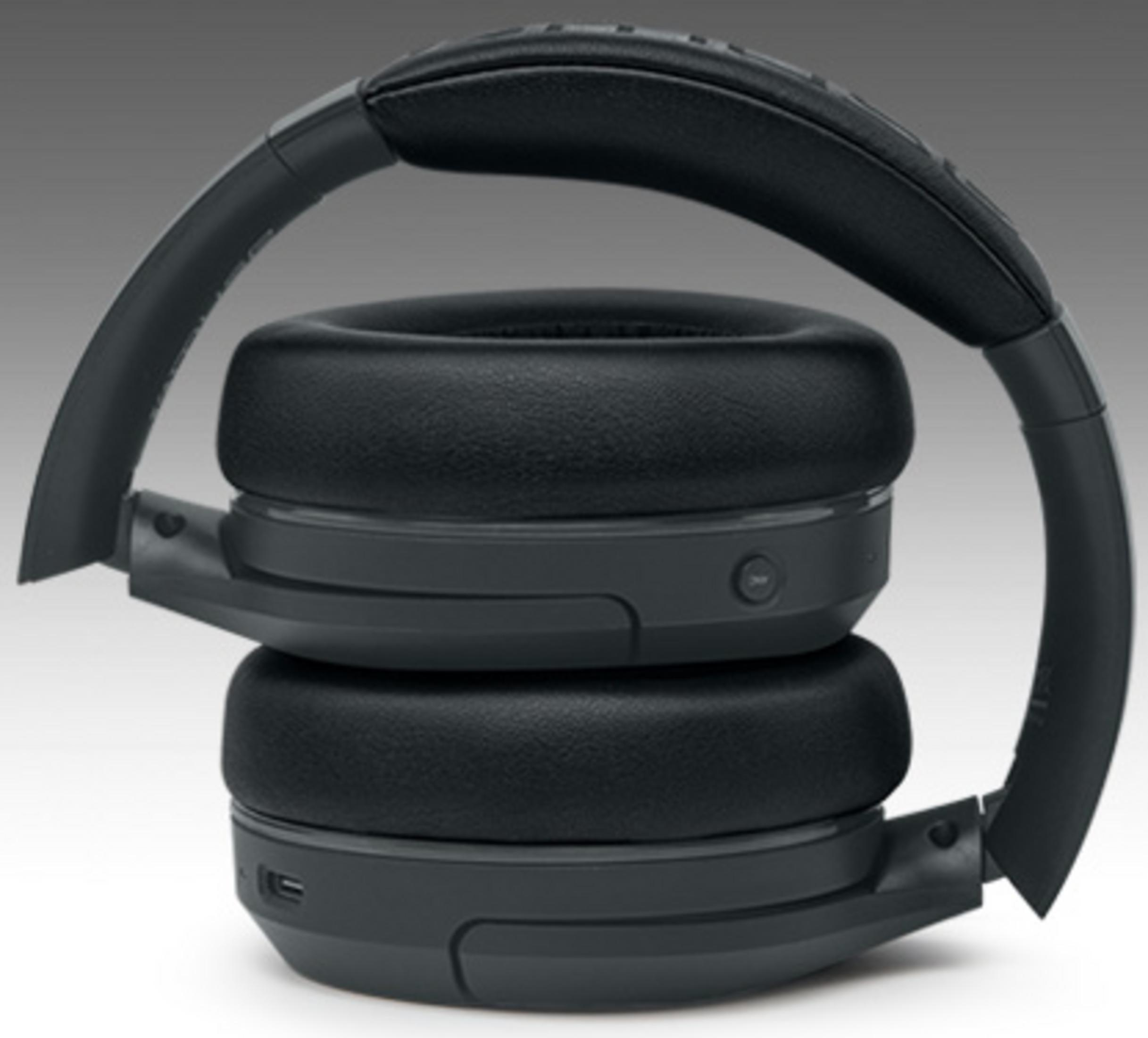 Casque circum-auriculaire noir pliable, avec coussinets et arceau.