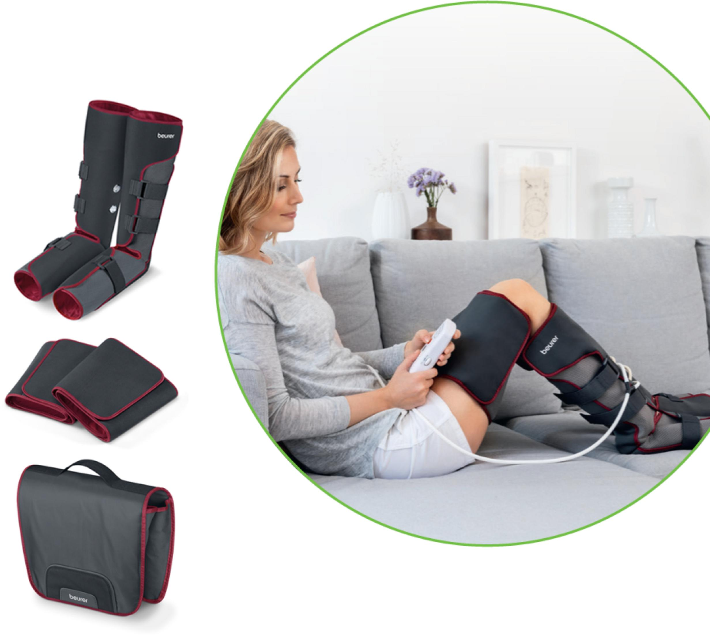 Frau auf Sofa mit Beindruckmanschetten, die sie bedient.