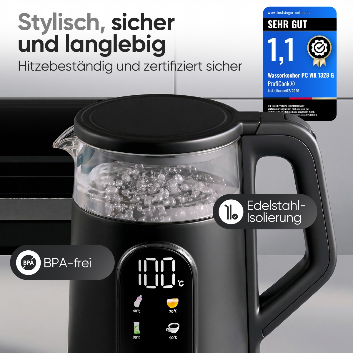 Schwarzer Wasserkocher mit Glasbehälter, in dem Wasser kocht. Anzeige 100°C.