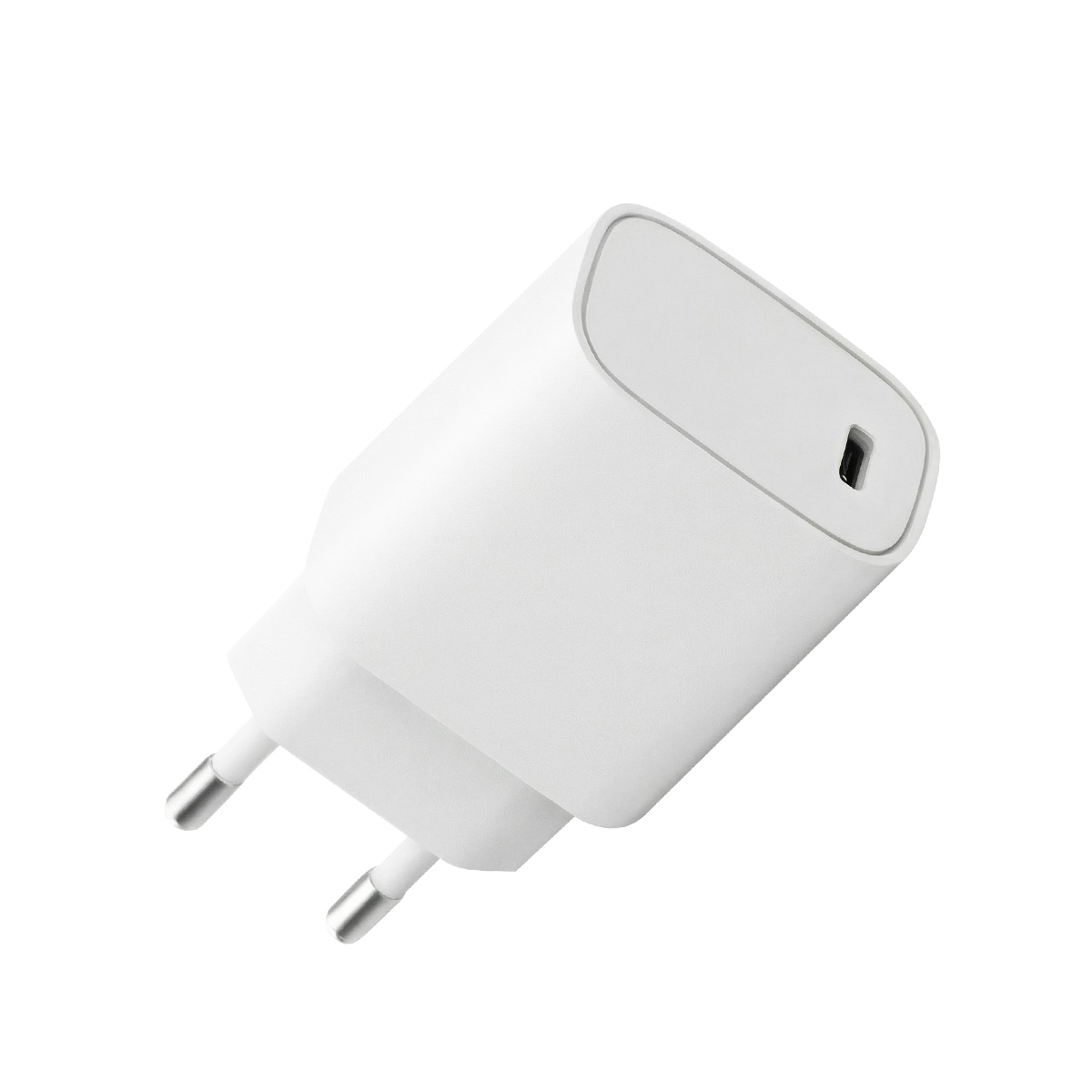Una spina caricatore USB-C bianca con due poli piatti e una porta USB-C.