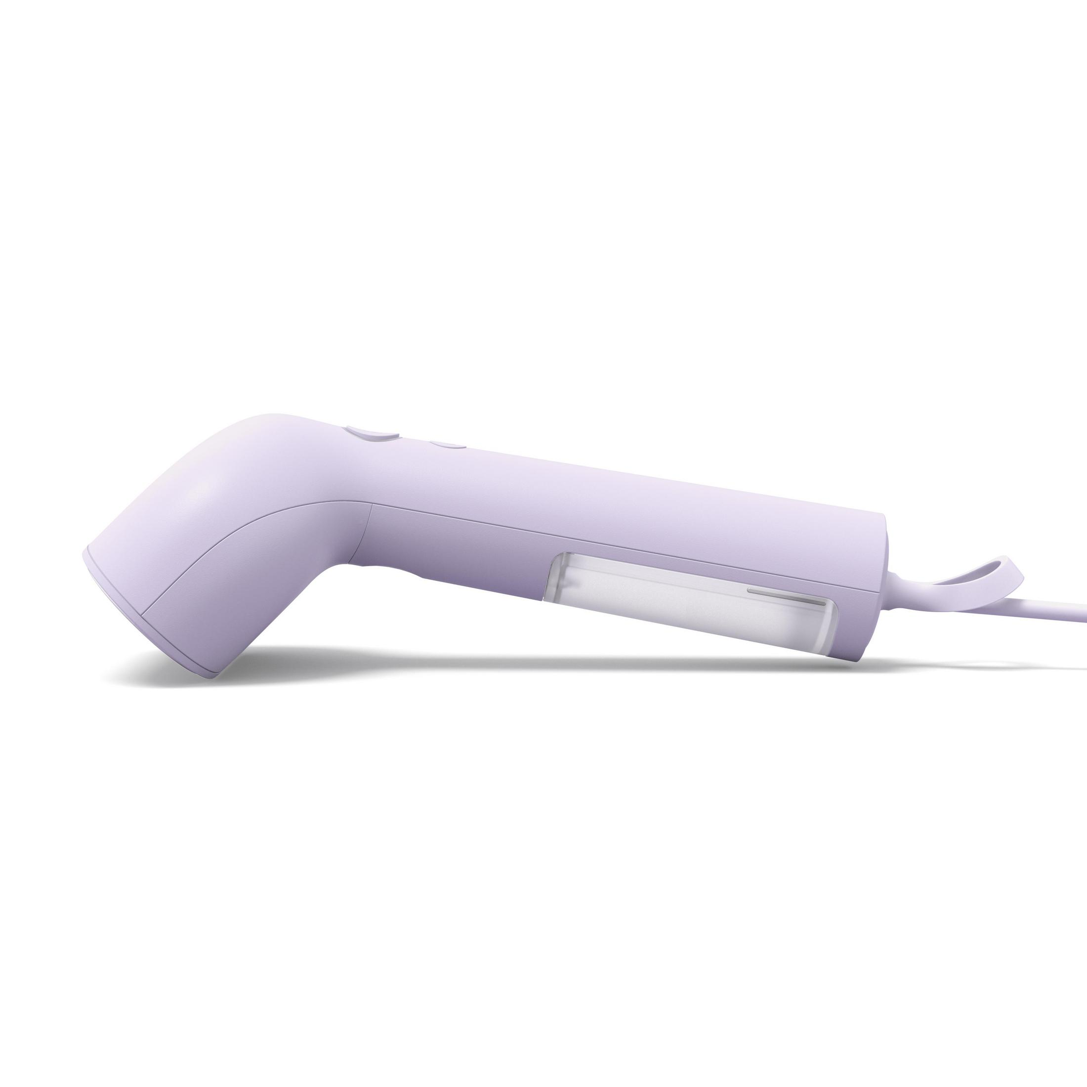 Ein Lavendel-Handdampfer mit einem durchsichtigen Wassertank und einem Kabel.