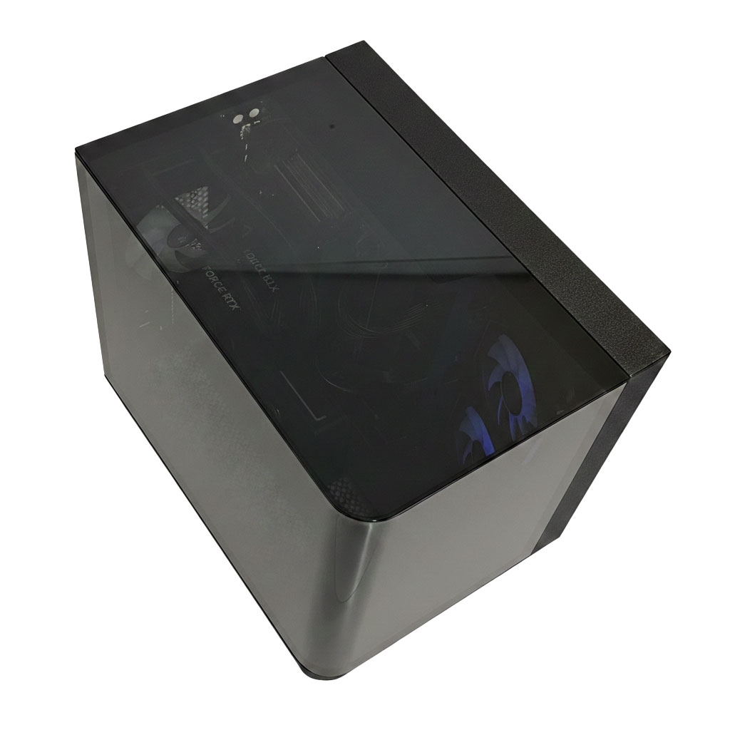 Czarna obudowa komputera ze szklanymi panelami i niebieskimi wentylatorami.