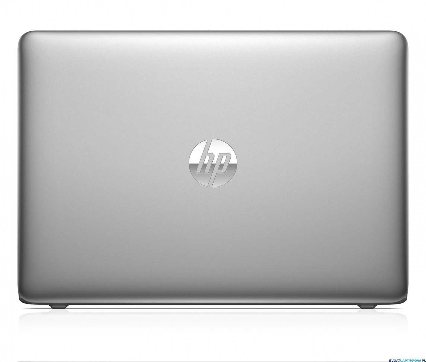 Geschlossener silberner HP Laptop mit Logo in der Mitte.