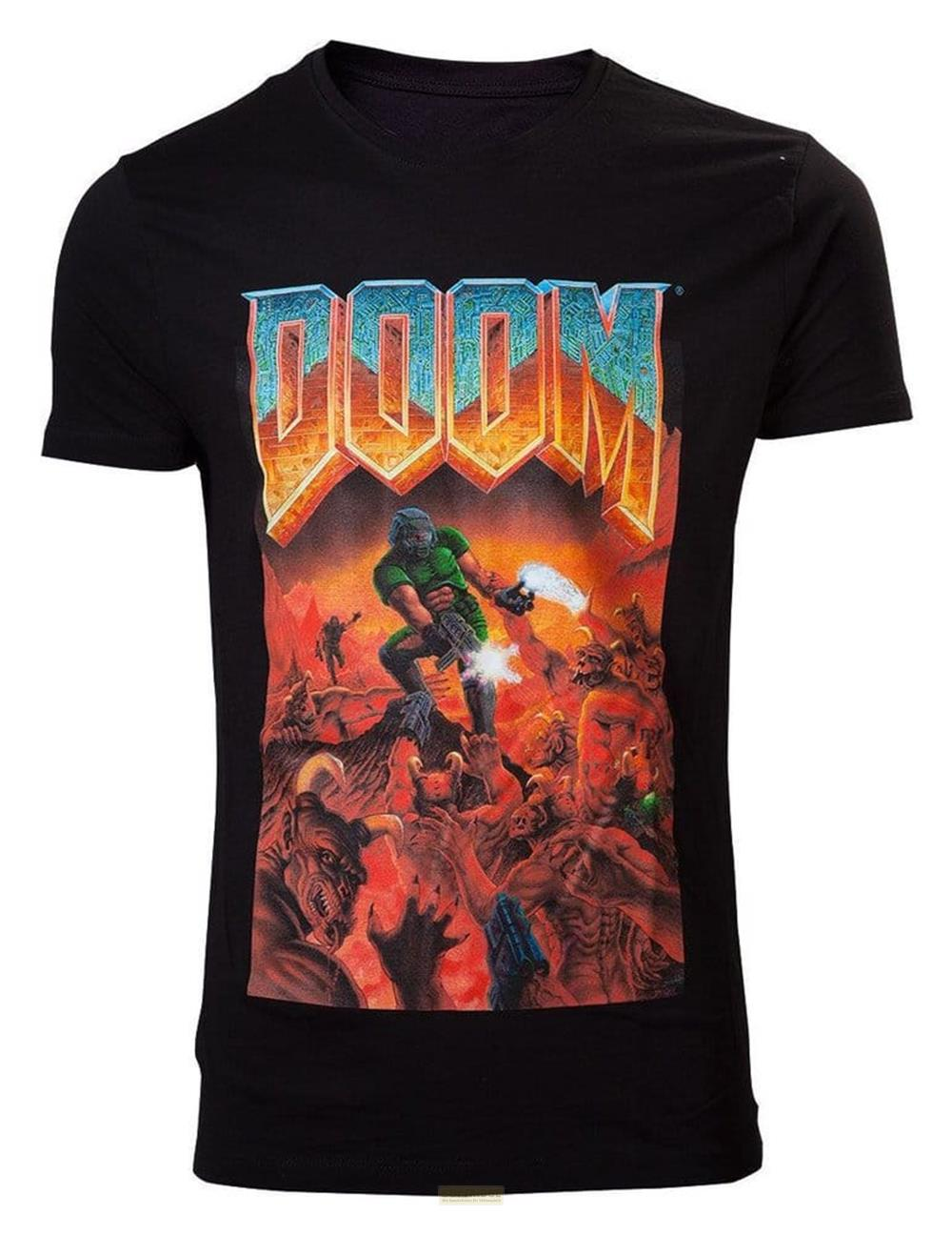 Schwarzes T-Shirt mit „DOOM“-Logo und dämonischem Kampfmotiv.