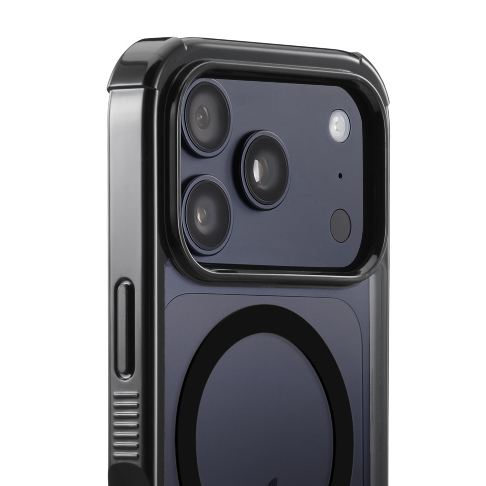 Dunkelgraues iPhone mit schwarzem Case, dreifacher Kamera und MagSafe-Ring.