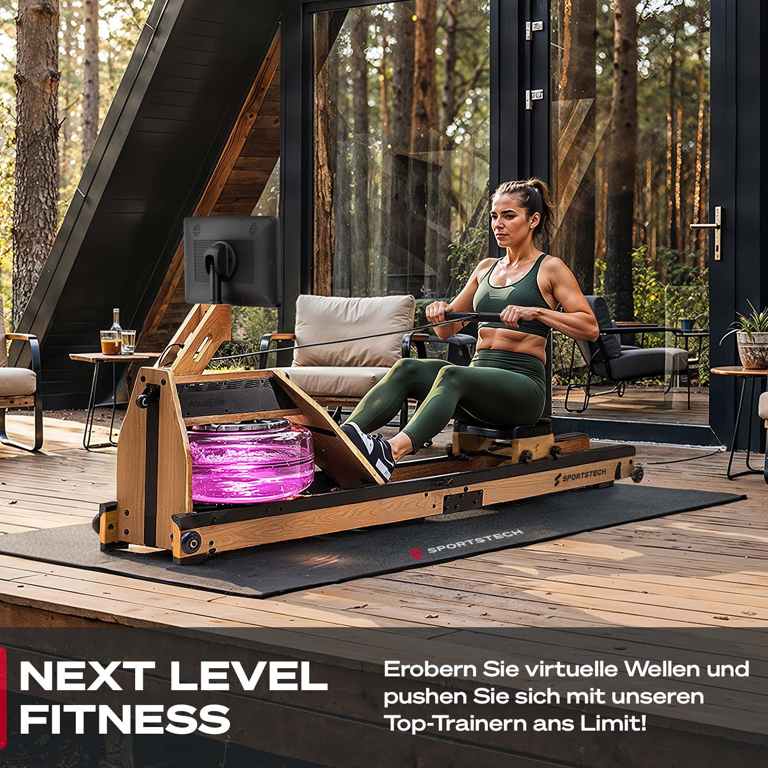 Frau rudert auf einem Holztrainer mit pinkem Wasserbehälter im Freien.