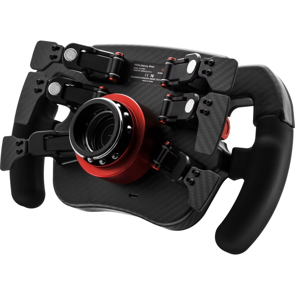 Un volante nero con elementi rossi e in carbonio, il volante FX Pro.