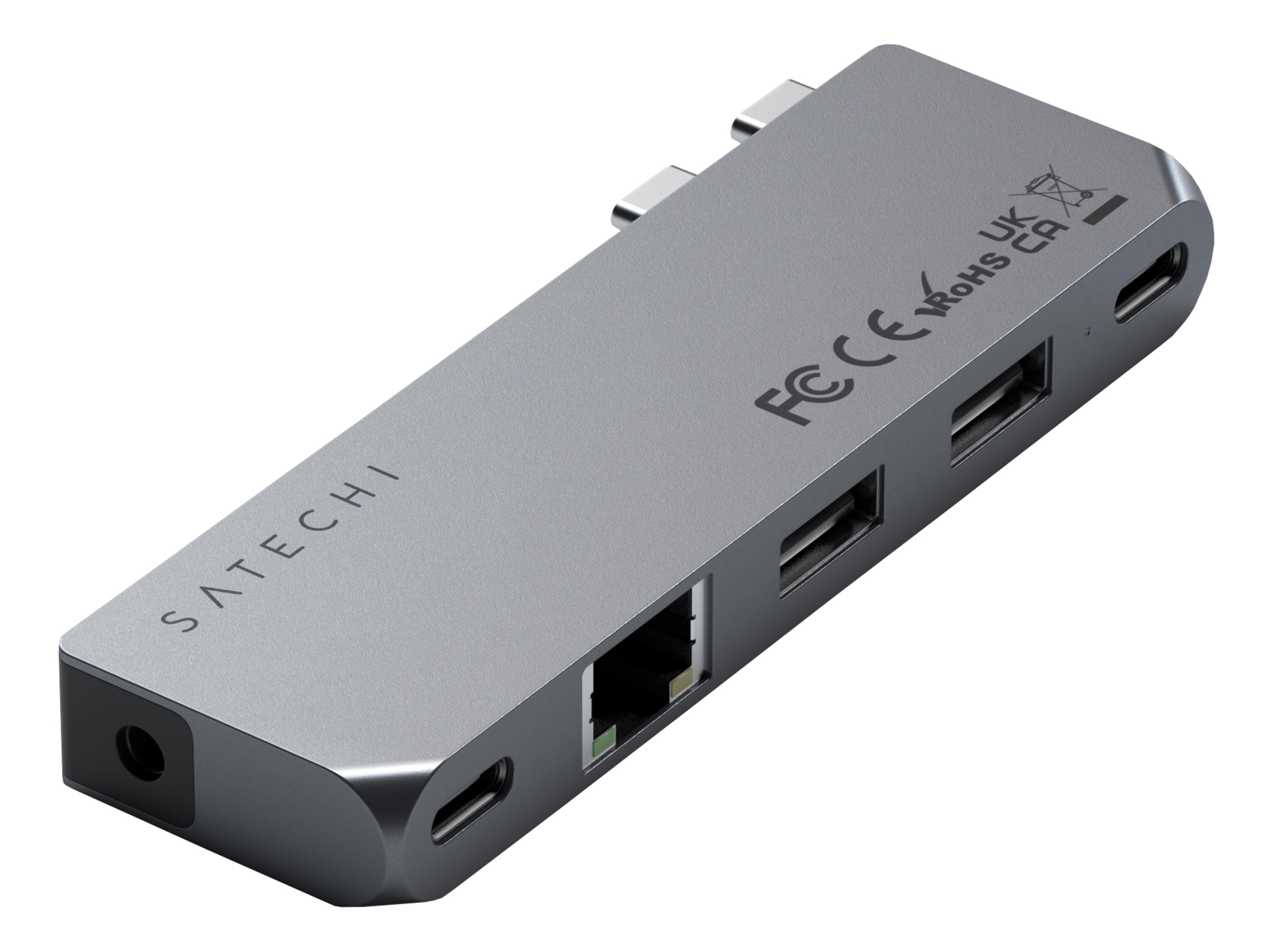 Un hub USB-C grigio con più porte tra cui Ethernet, USB-A e USB-C.