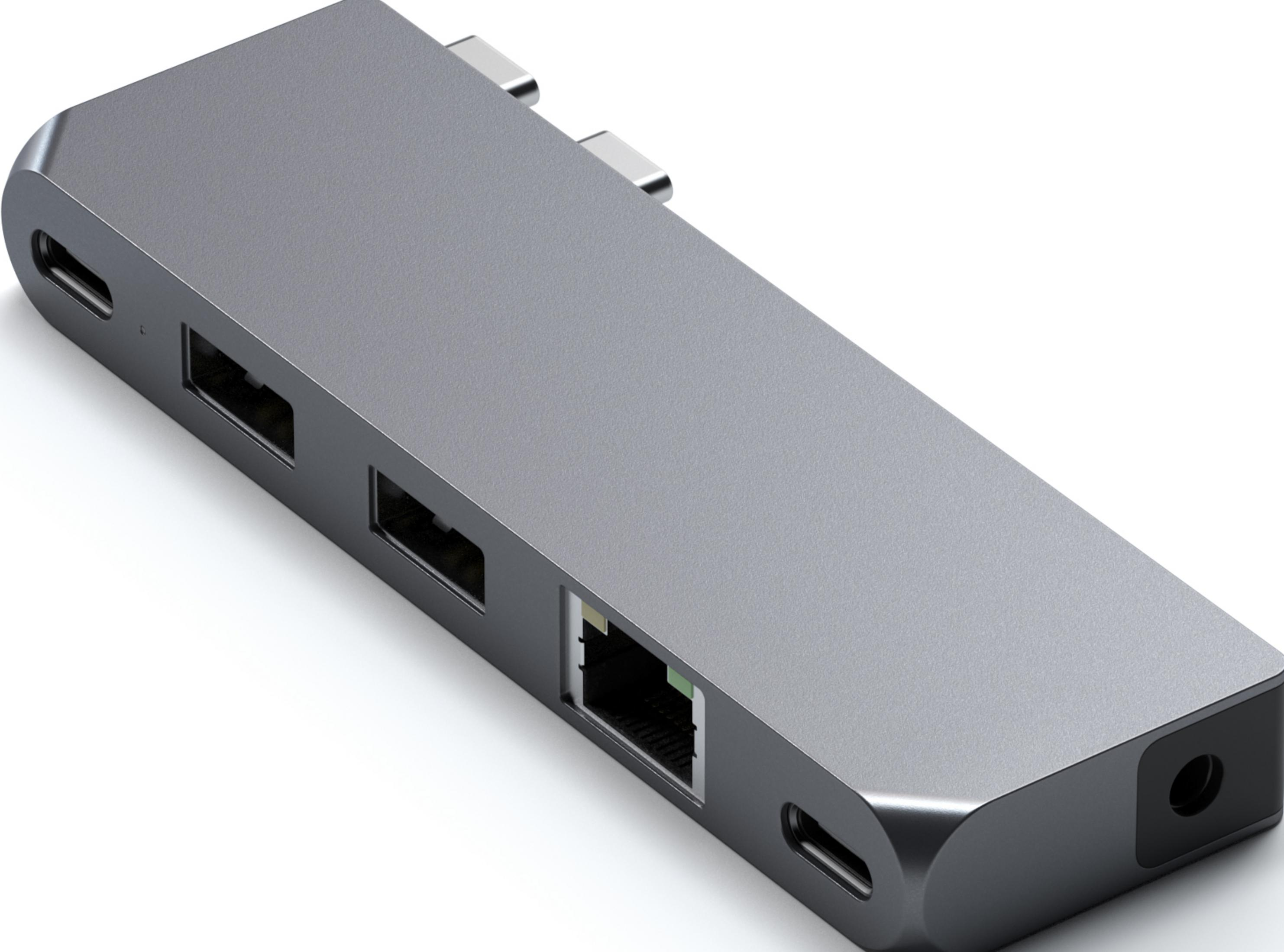 Hub USB-C grigio con porte HDMI, USB-A, Ethernet, USB-C e audio.